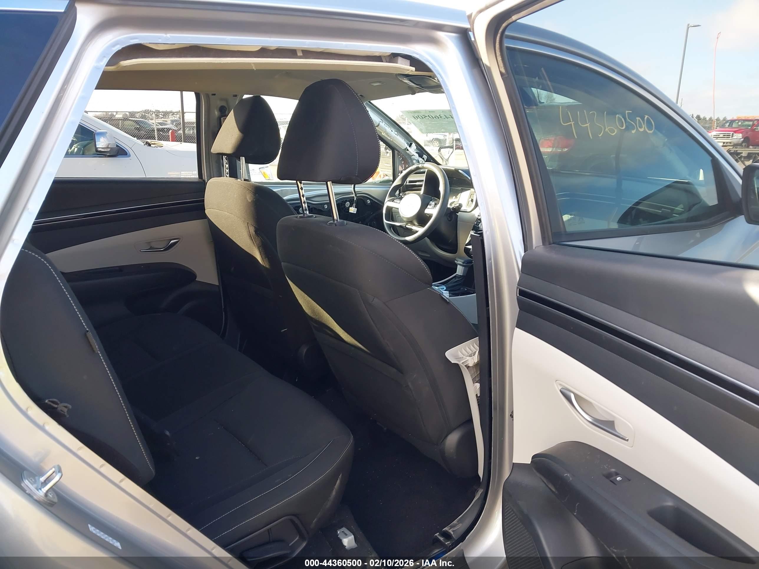 HYUNDAI TUCSON image 8
