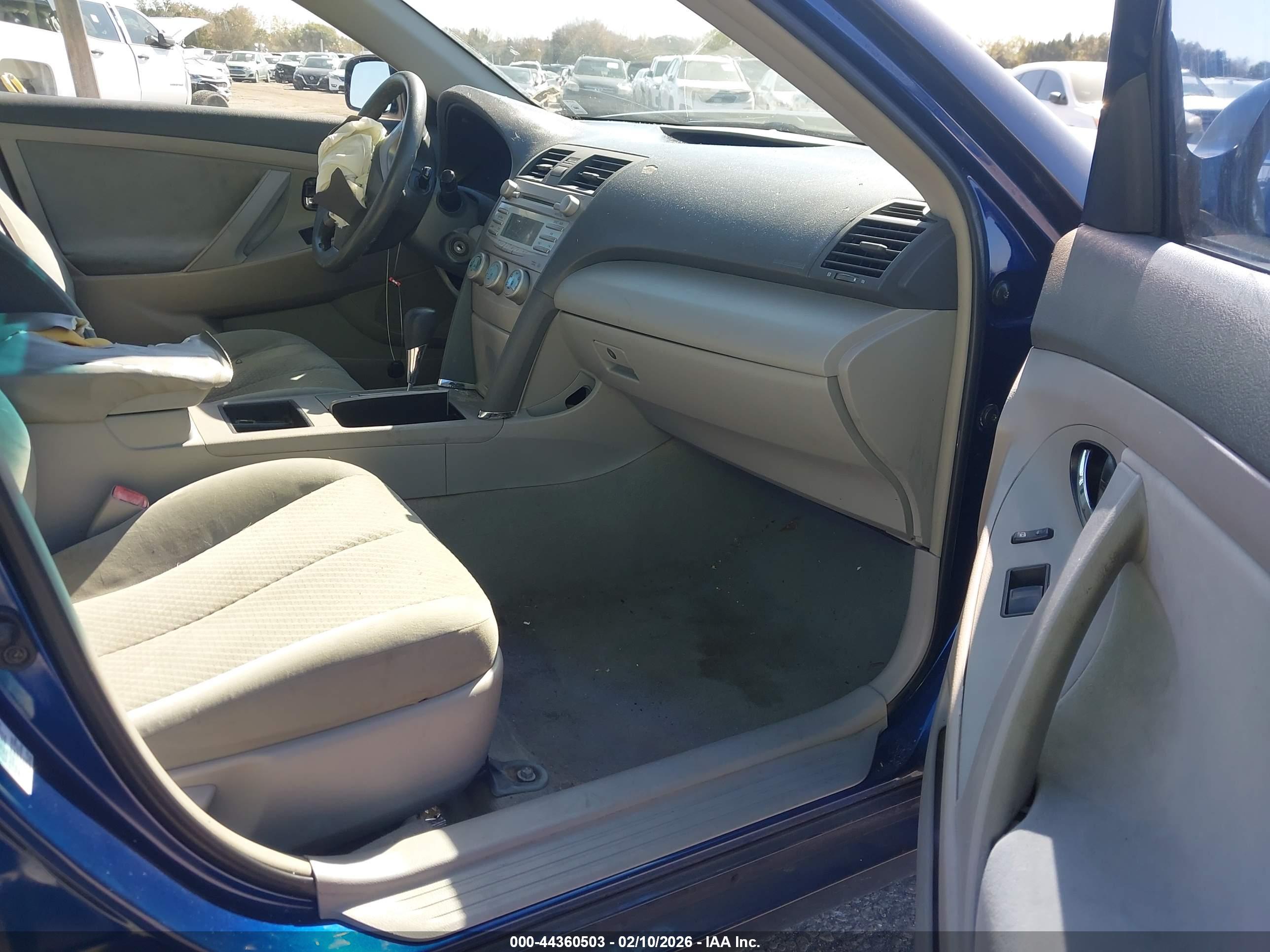 TOYOTA CAMRY image 5