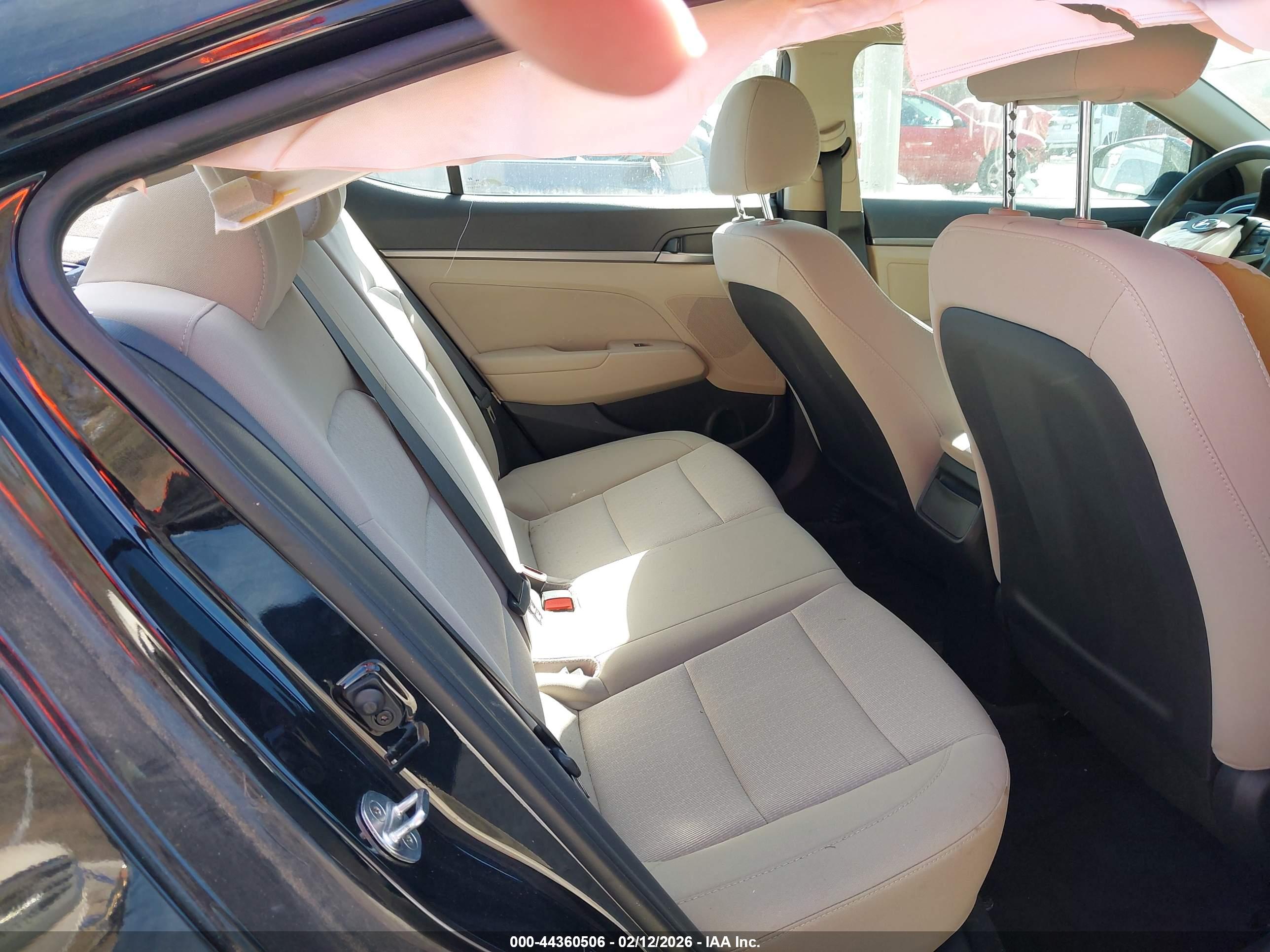 HYUNDAI ELANTRA image 8