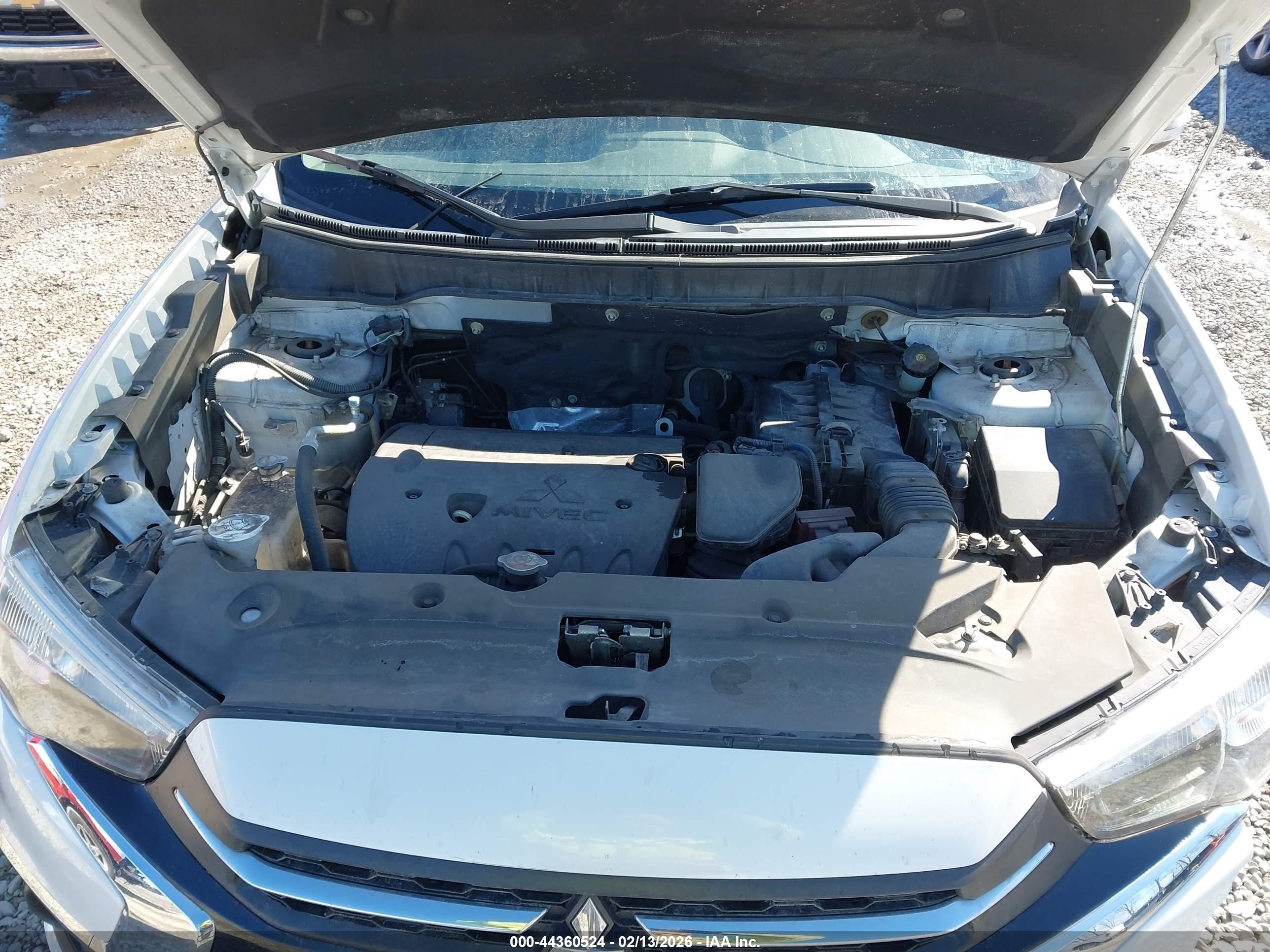MITSUBISHI OUTLANDER image 10