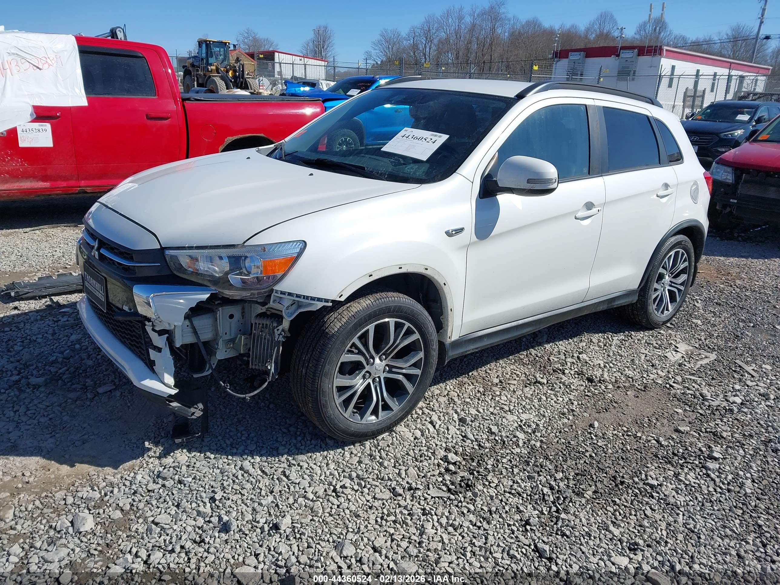 MITSUBISHI OUTLANDER image 2
