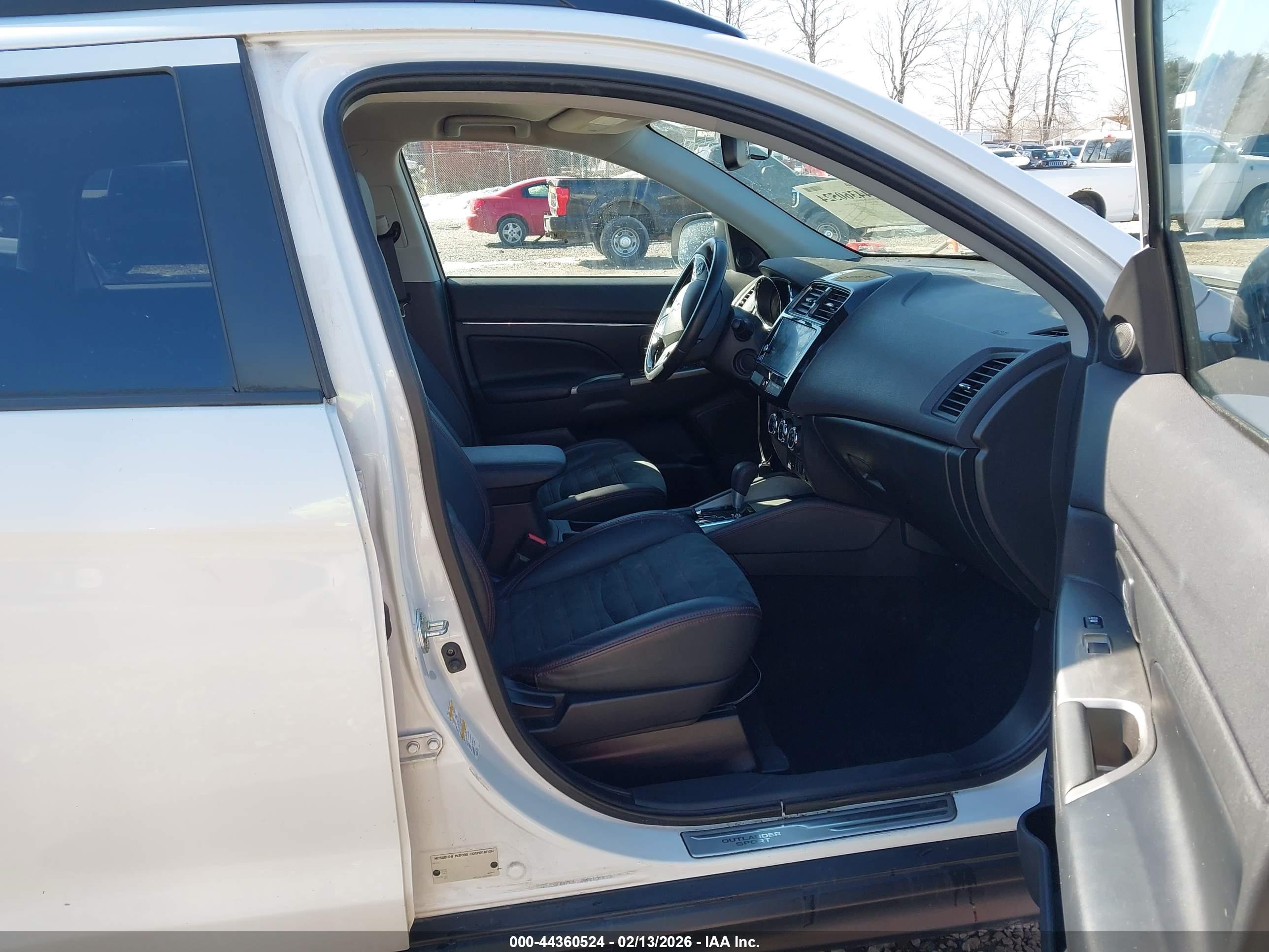 MITSUBISHI OUTLANDER image 5