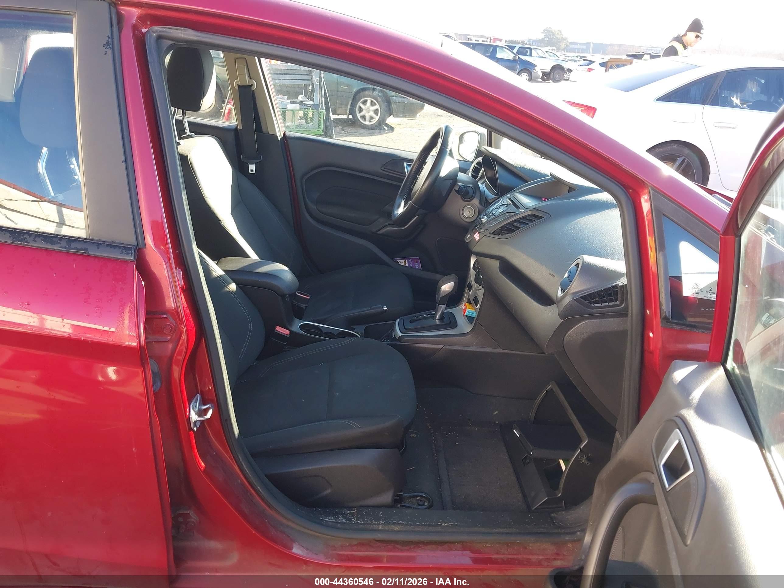 FORD FIESTA image 5