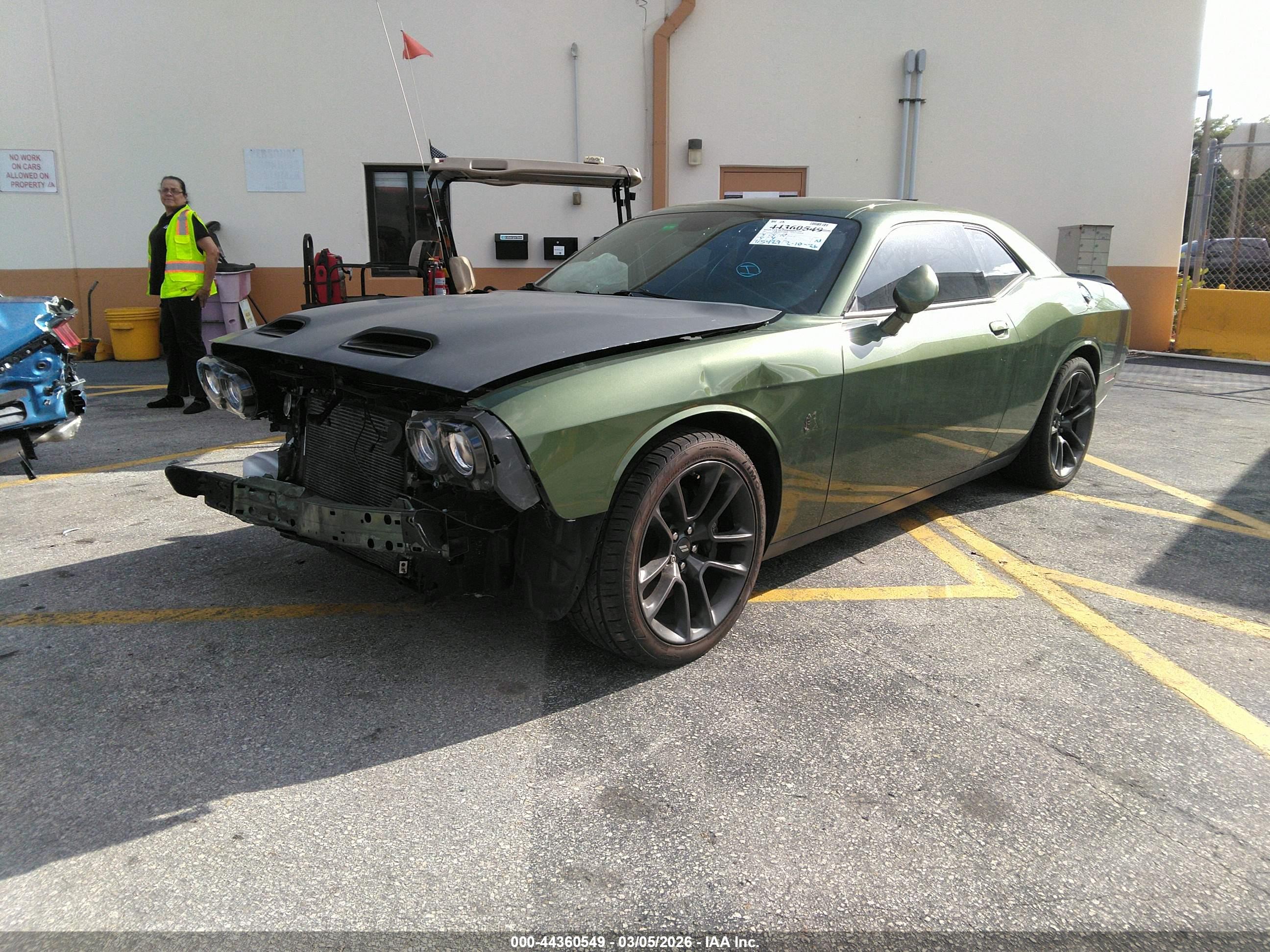 DODGE CHALLENGER image 2