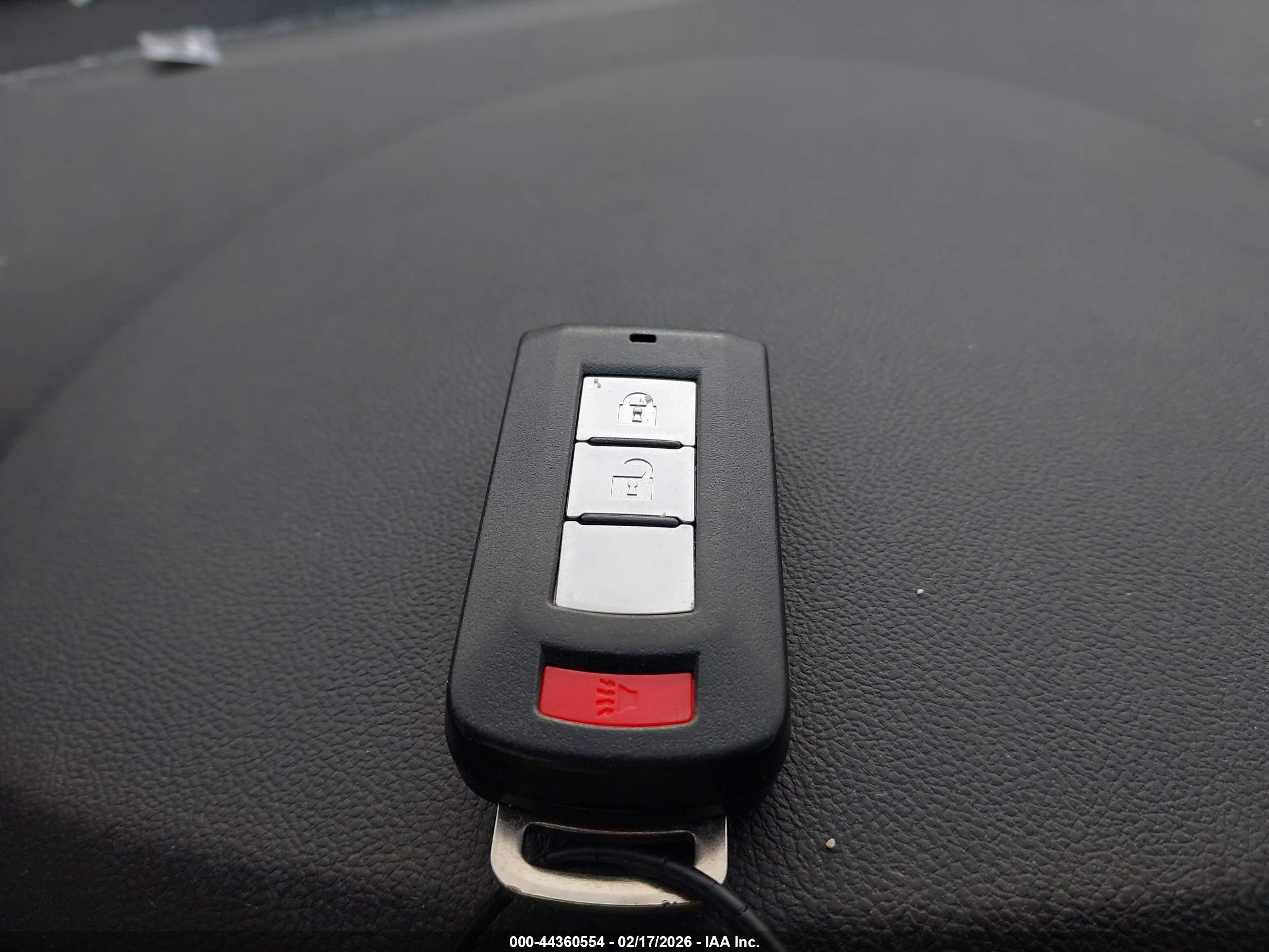 MITSUBISHI OUTLANDER image 11