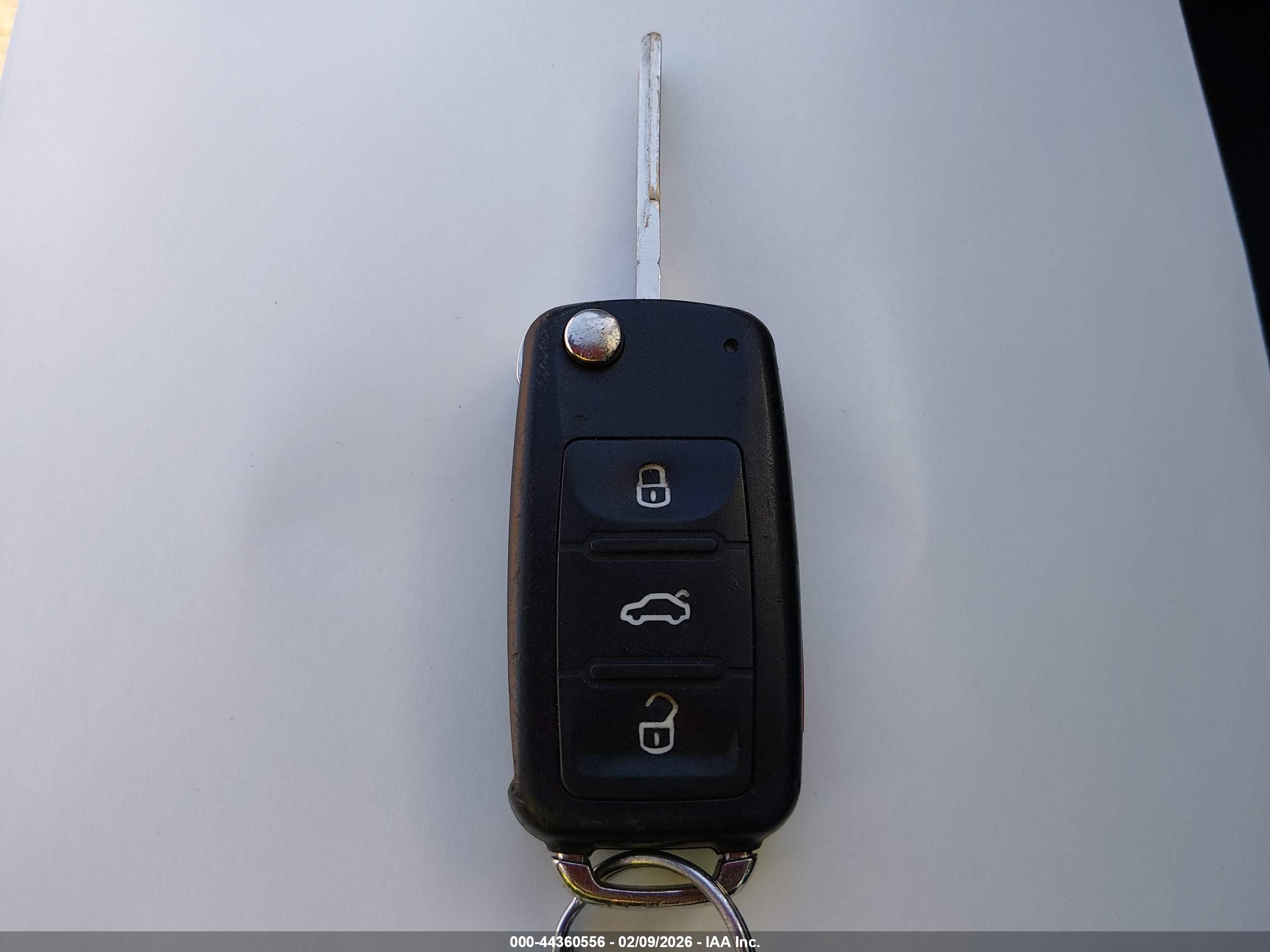 VOLKSWAGEN TIGUAN image 11