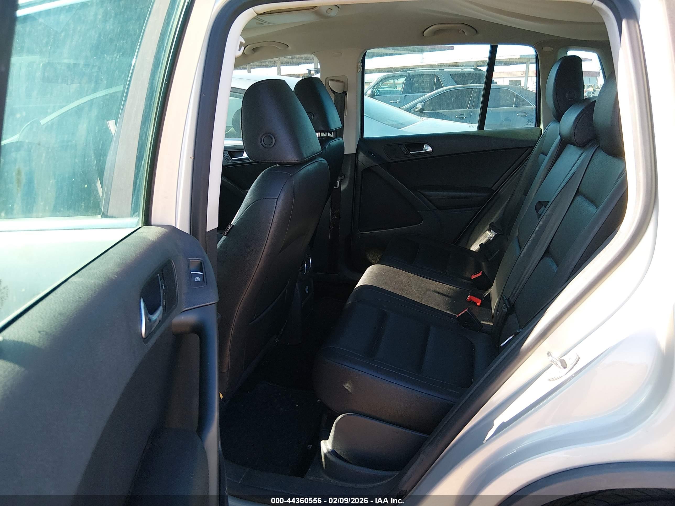 VOLKSWAGEN TIGUAN image 8