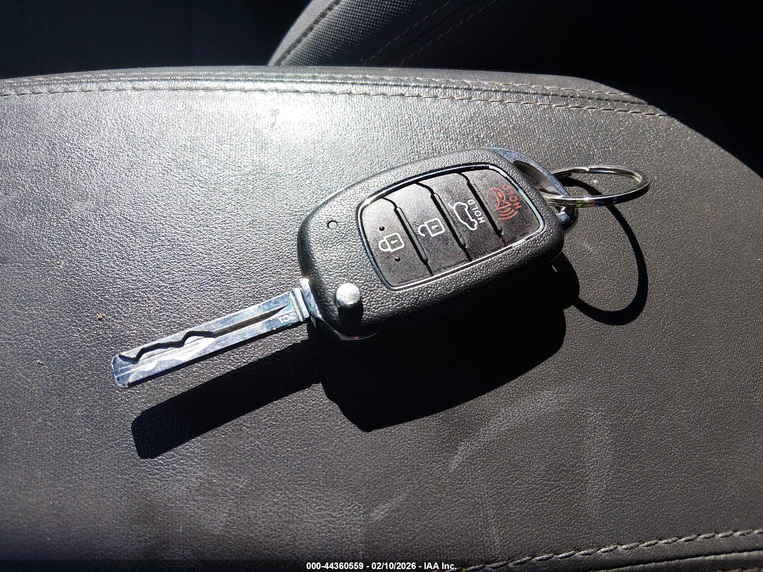 HYUNDAI TUCSON image 11