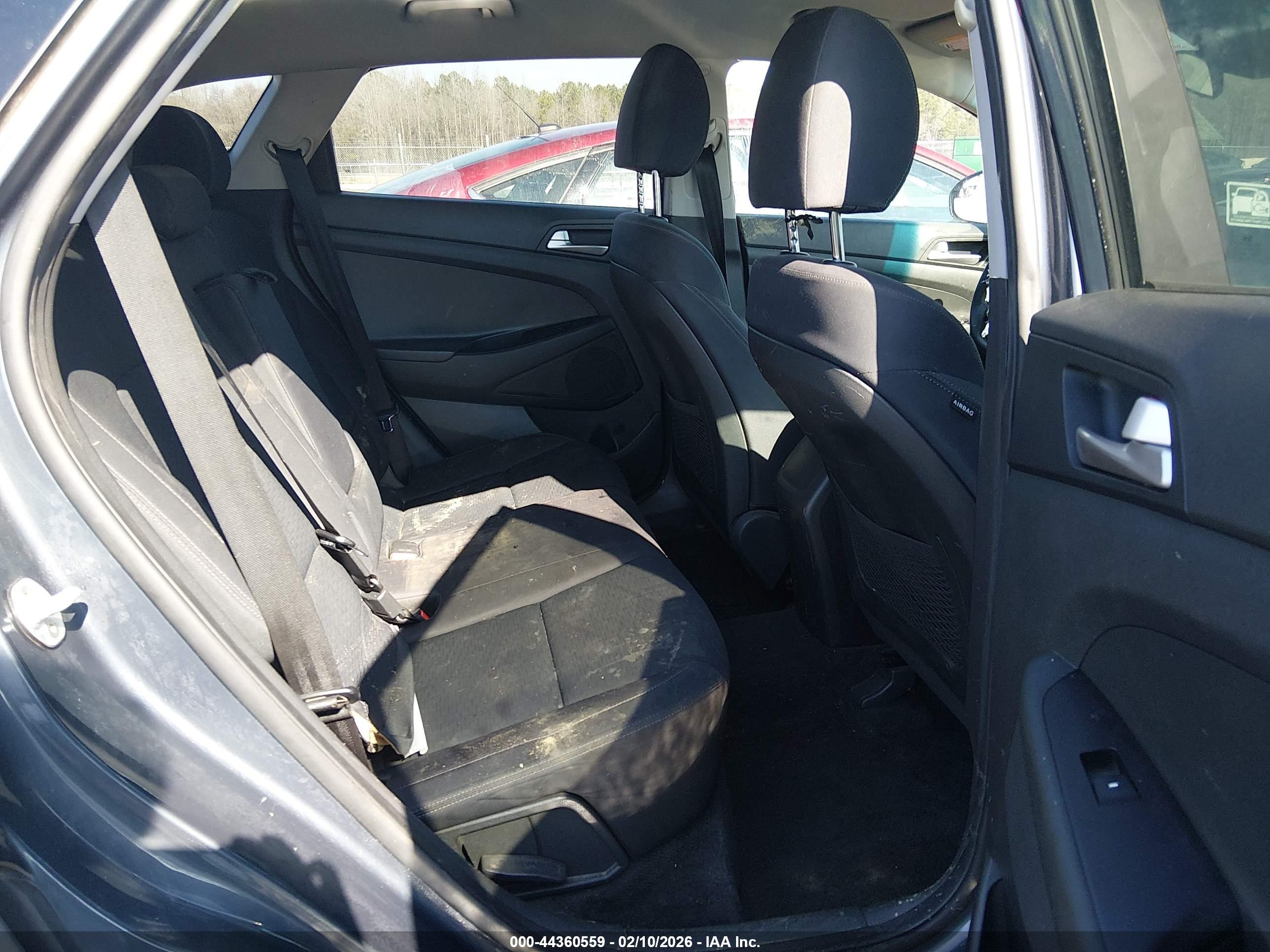 HYUNDAI TUCSON image 8