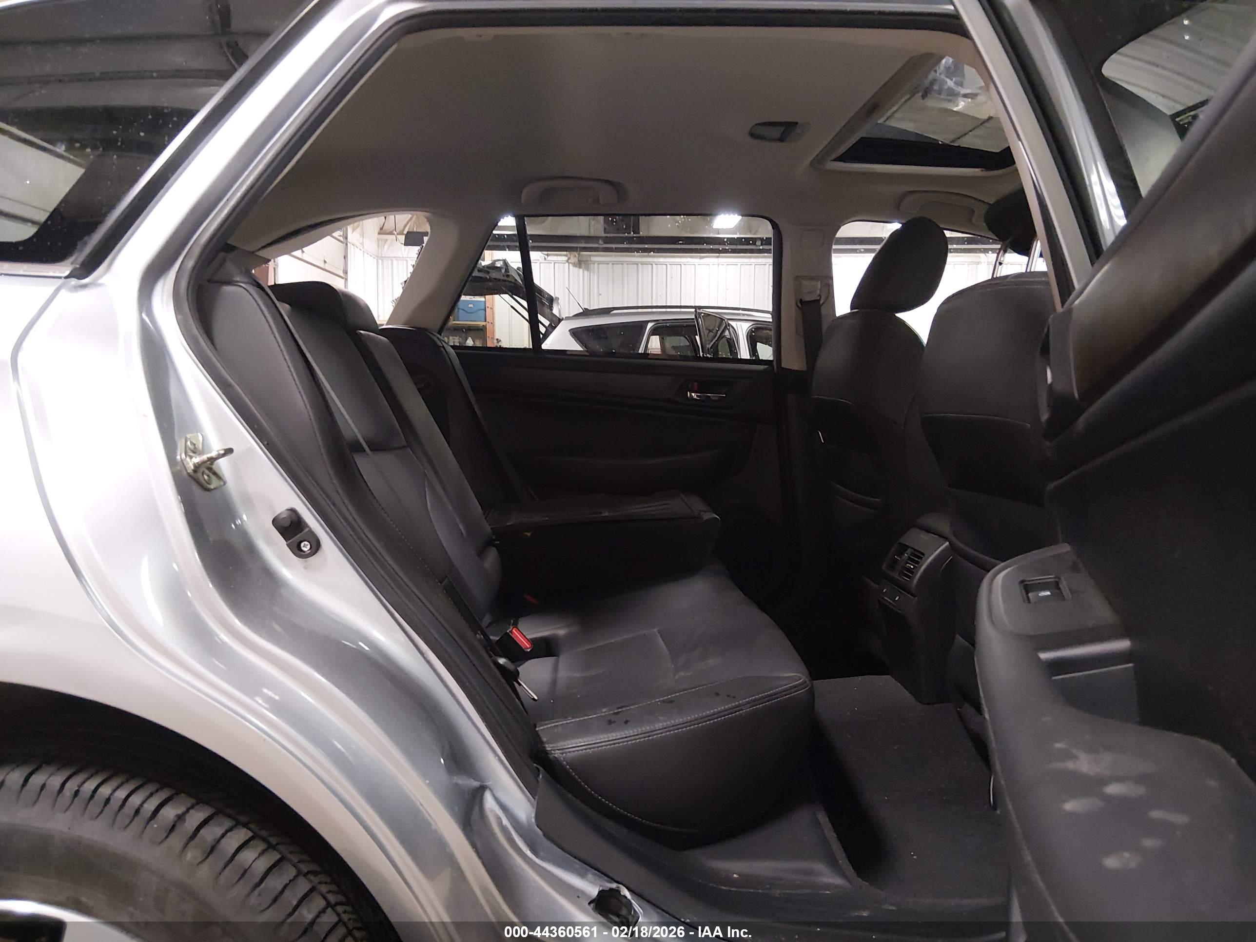 SUBARU OUTBACK image 8