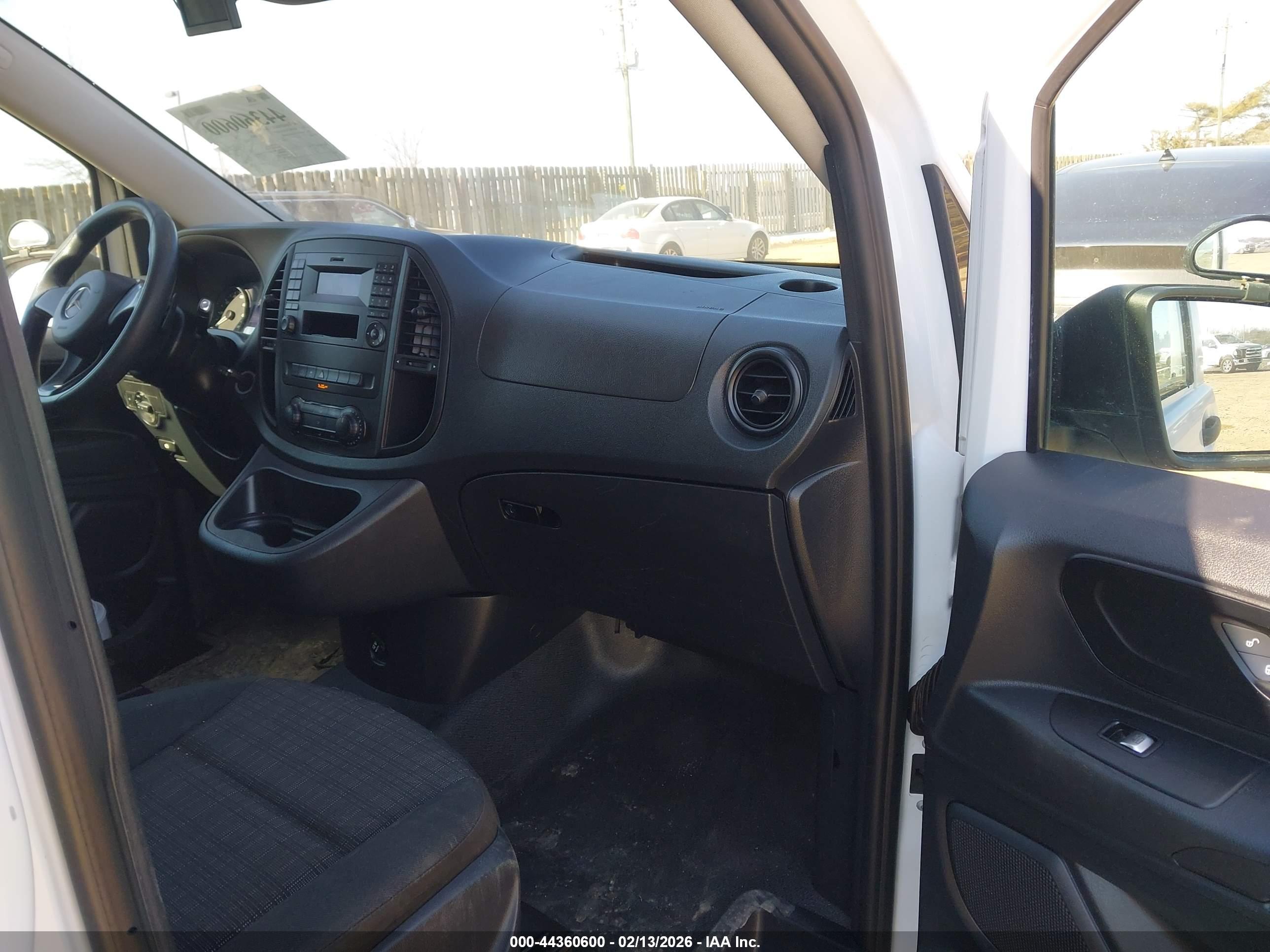MERCEDES-BENZ METRIS image 5