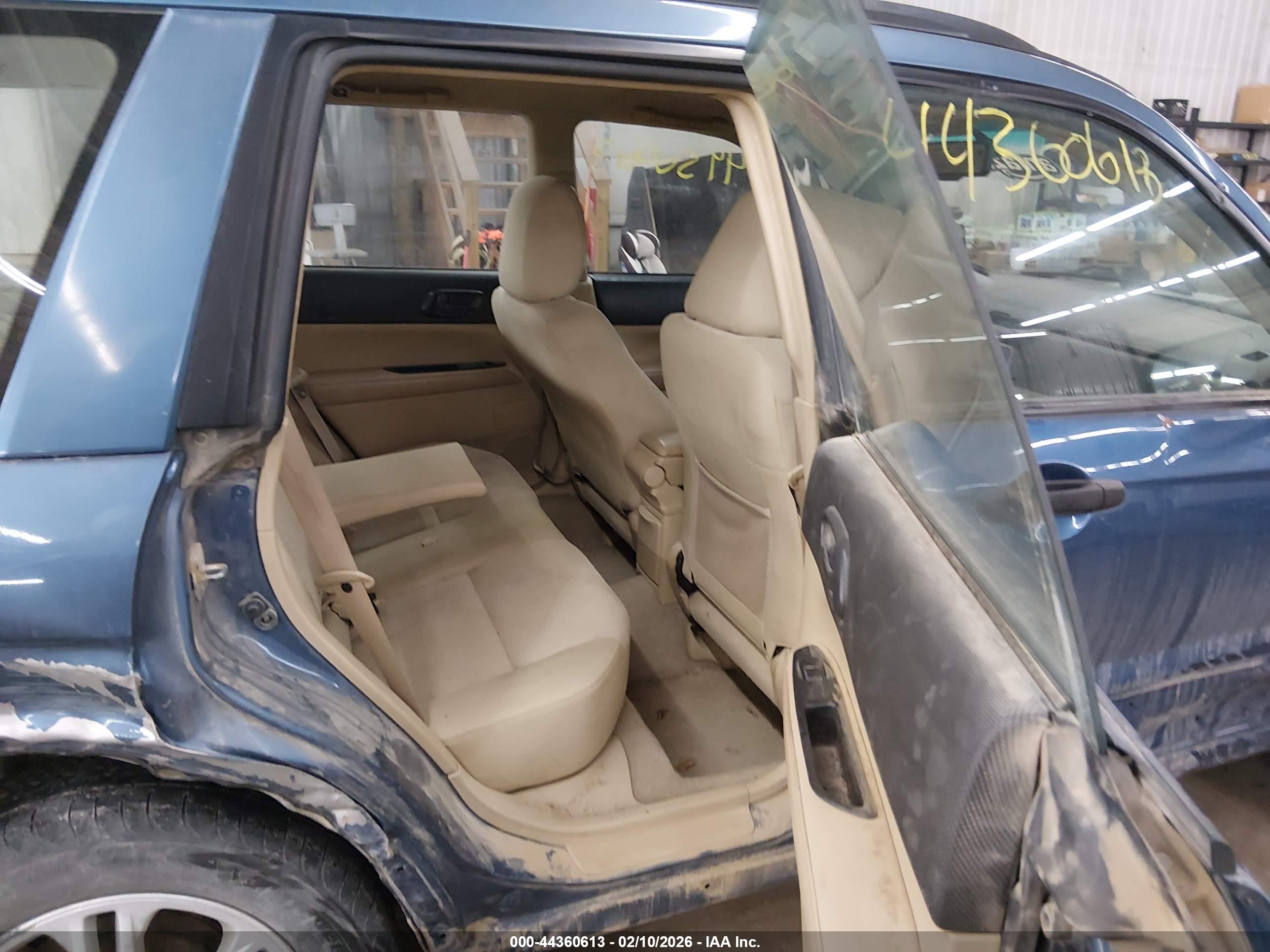 SUBARU FORESTER image 8