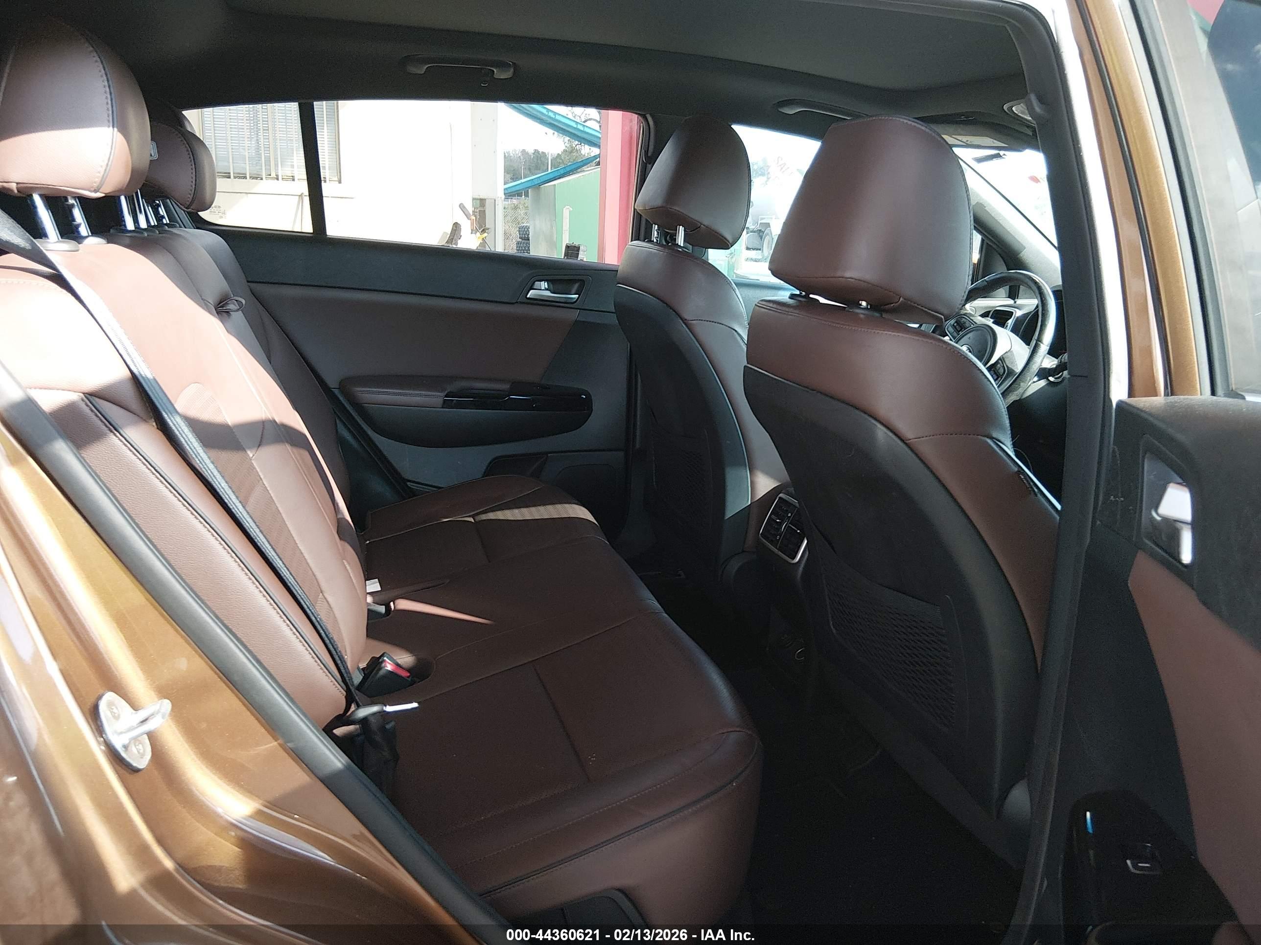 KIA SPORTAGE image 8