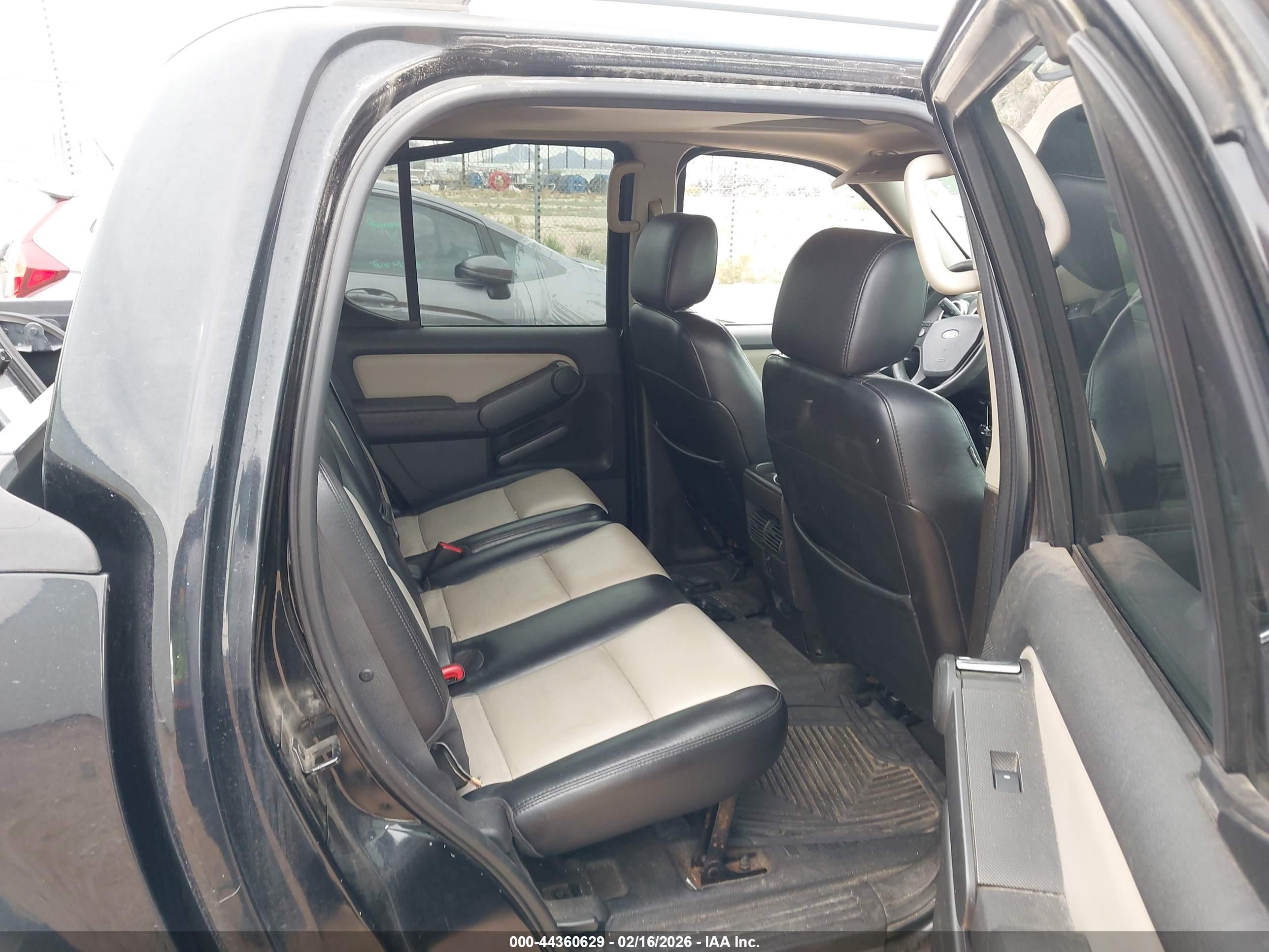 FORD EXPLORER image 8