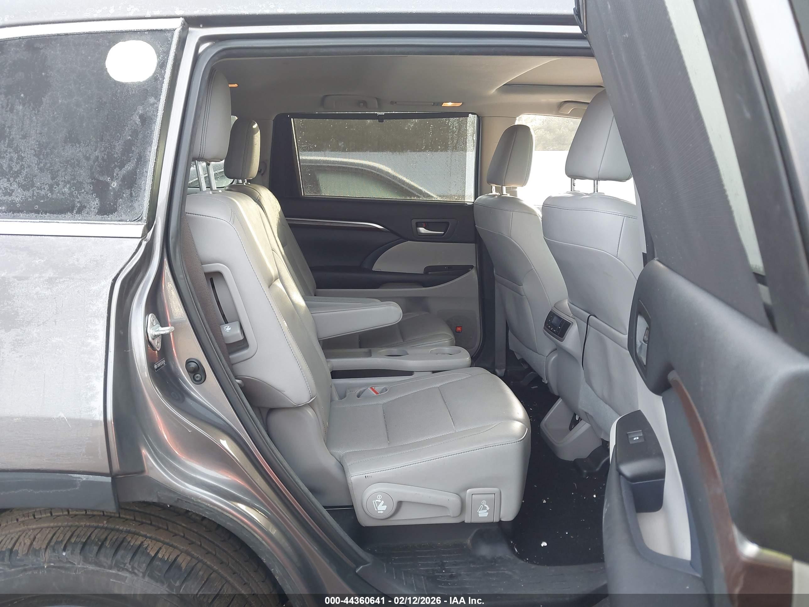 TOYOTA HIGHLANDER image 8