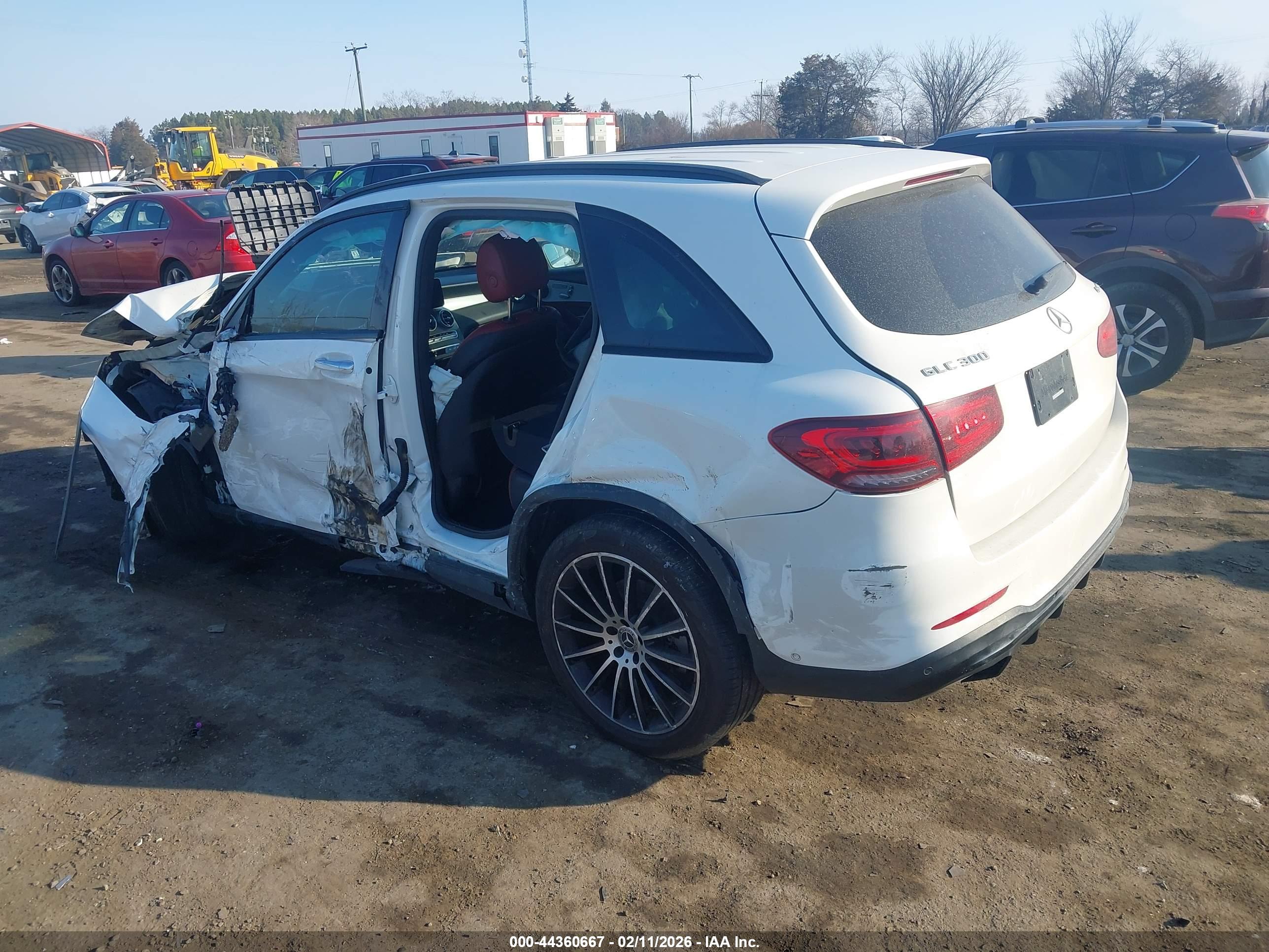 MERCEDES-BENZ GLC image 3