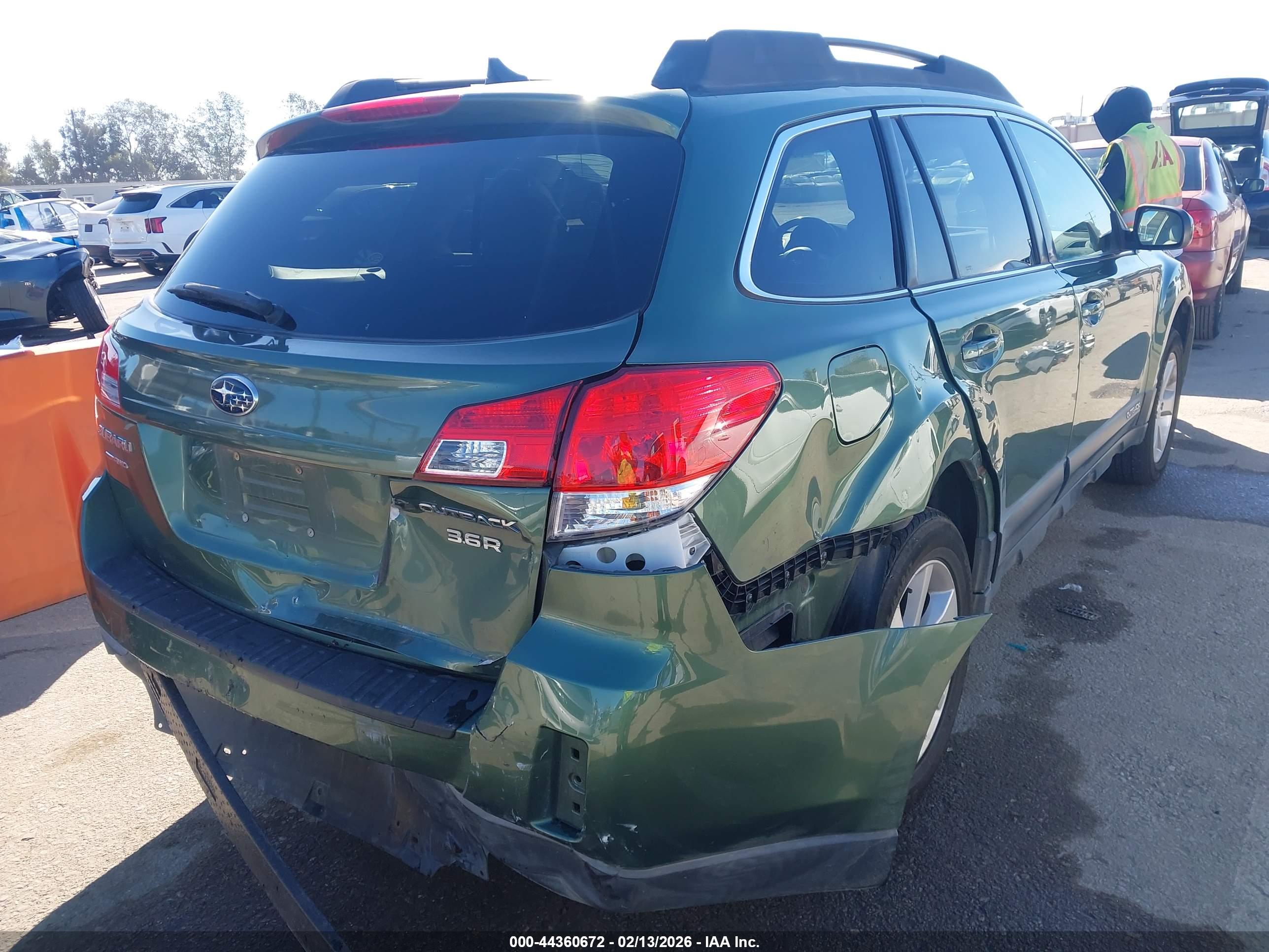 SUBARU OUTBACK image 4