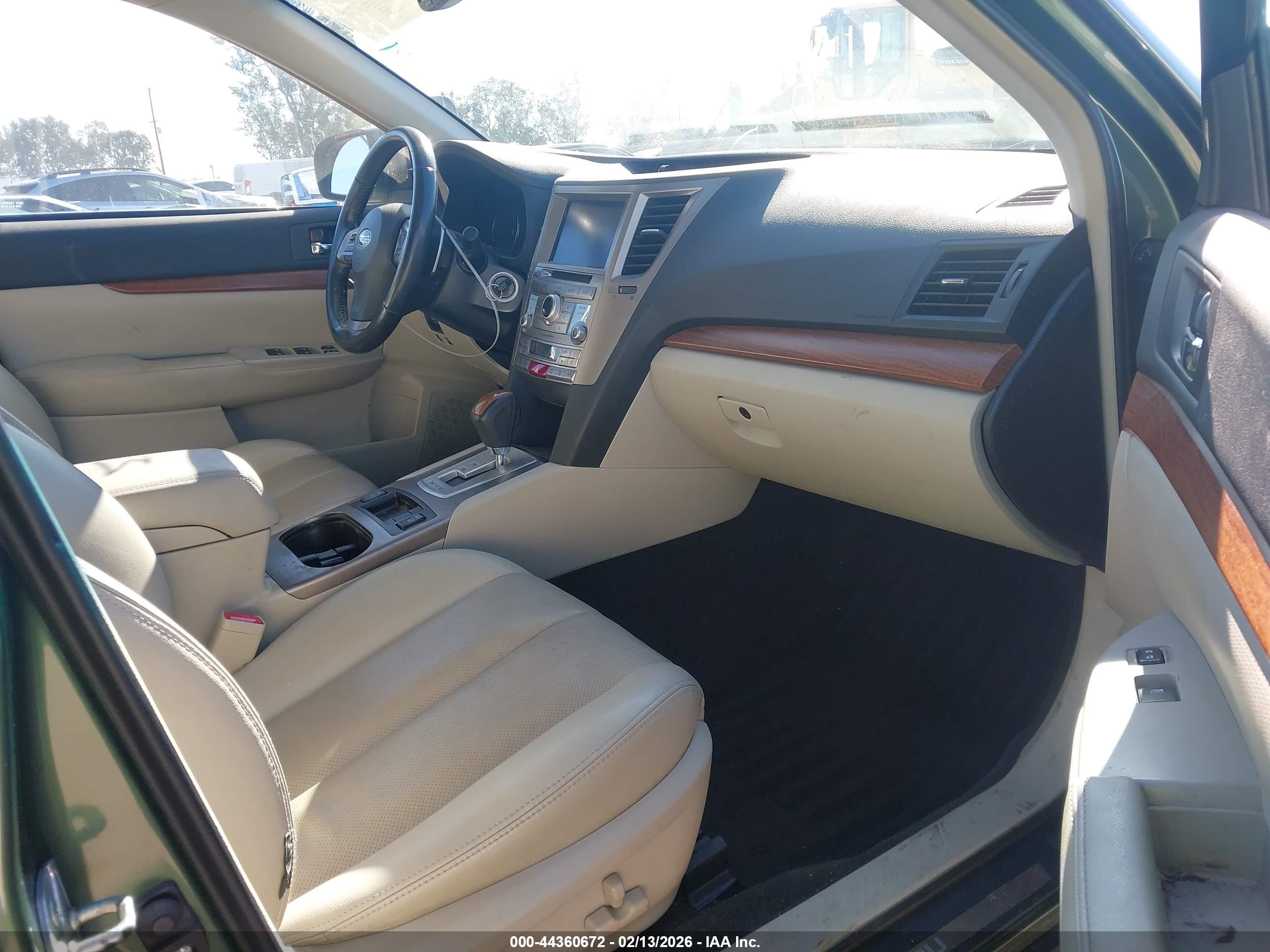SUBARU OUTBACK image 5