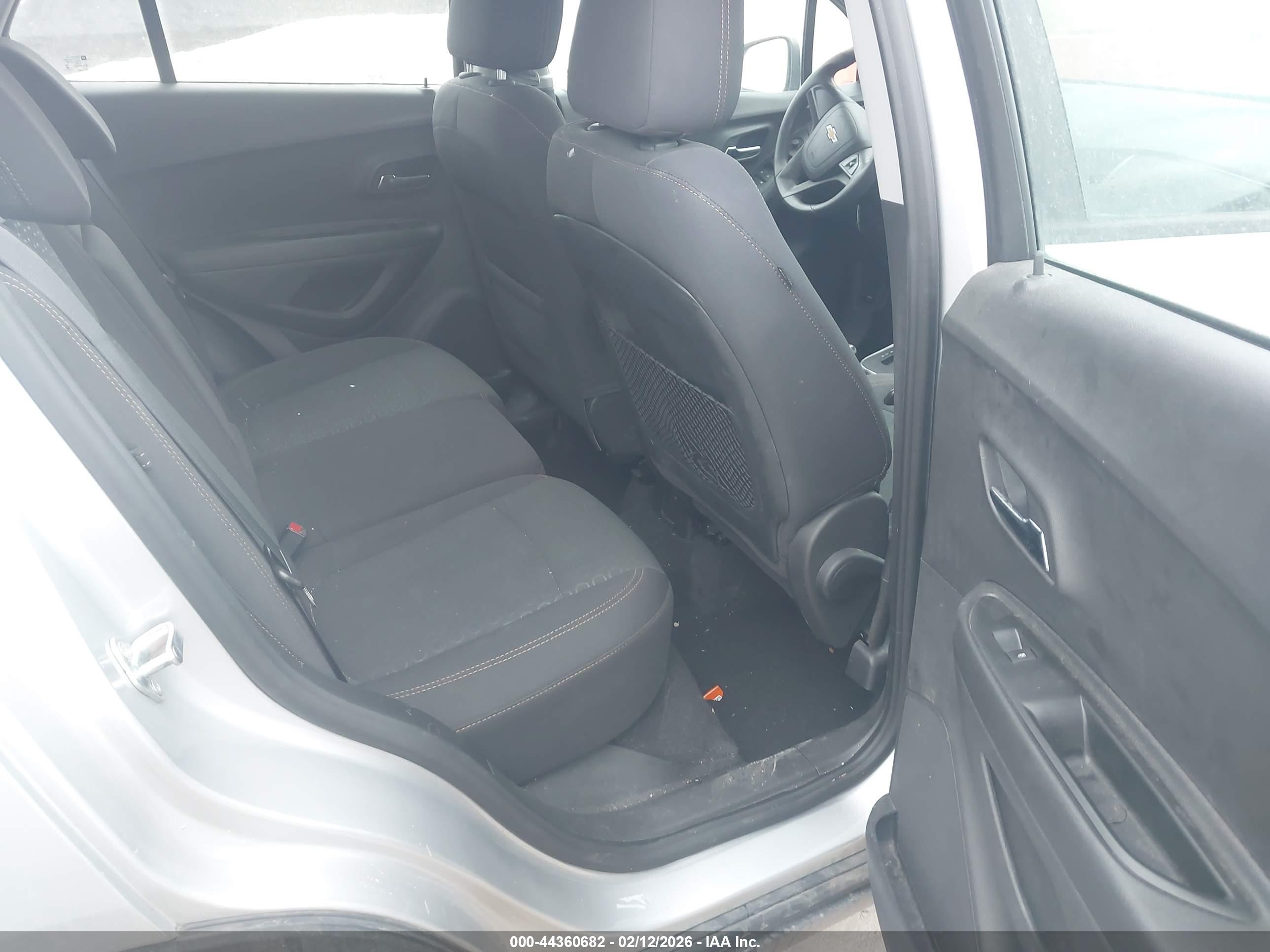 CHEVROLET TRAX image 8