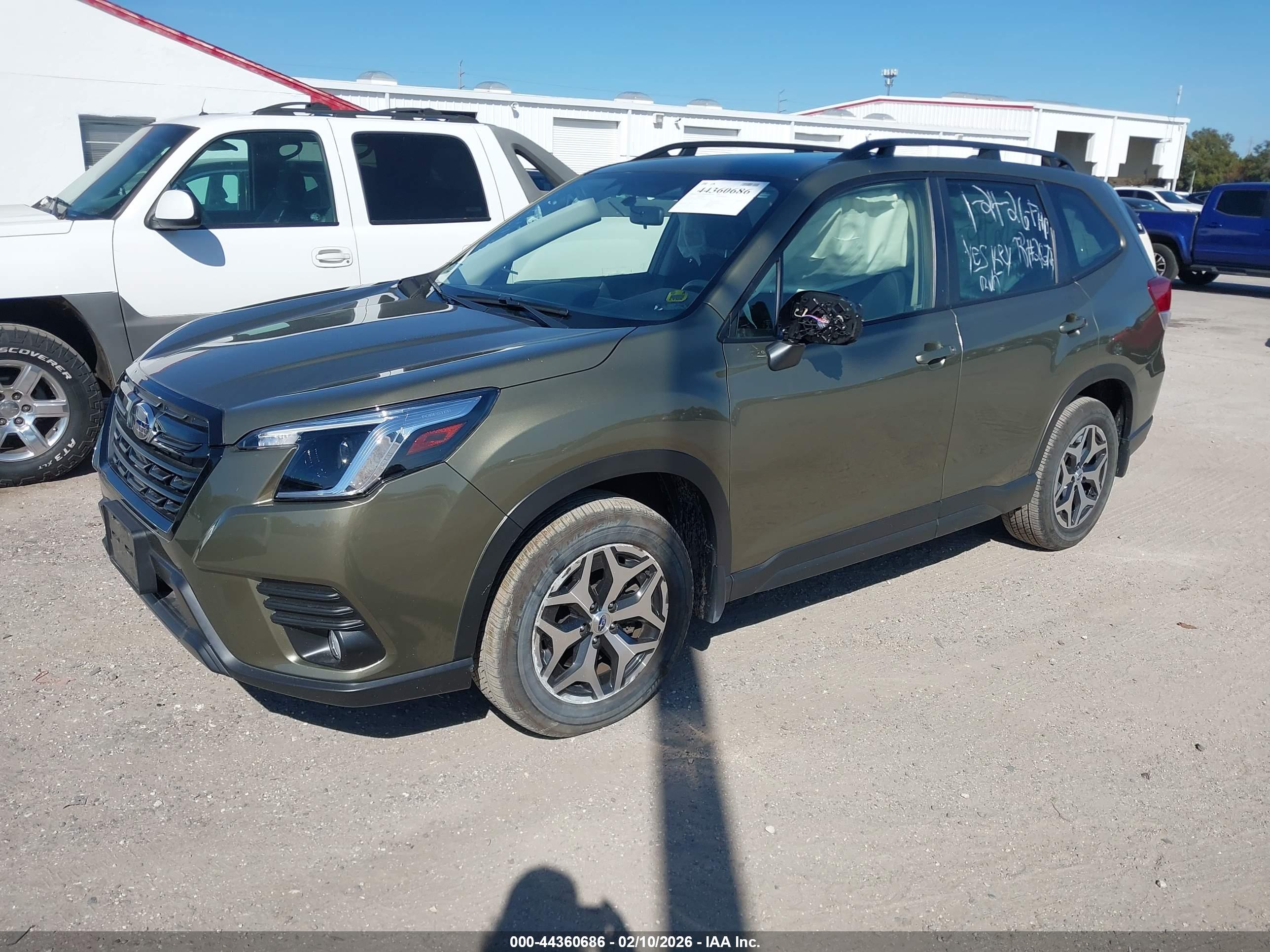 SUBARU FORESTER image 2