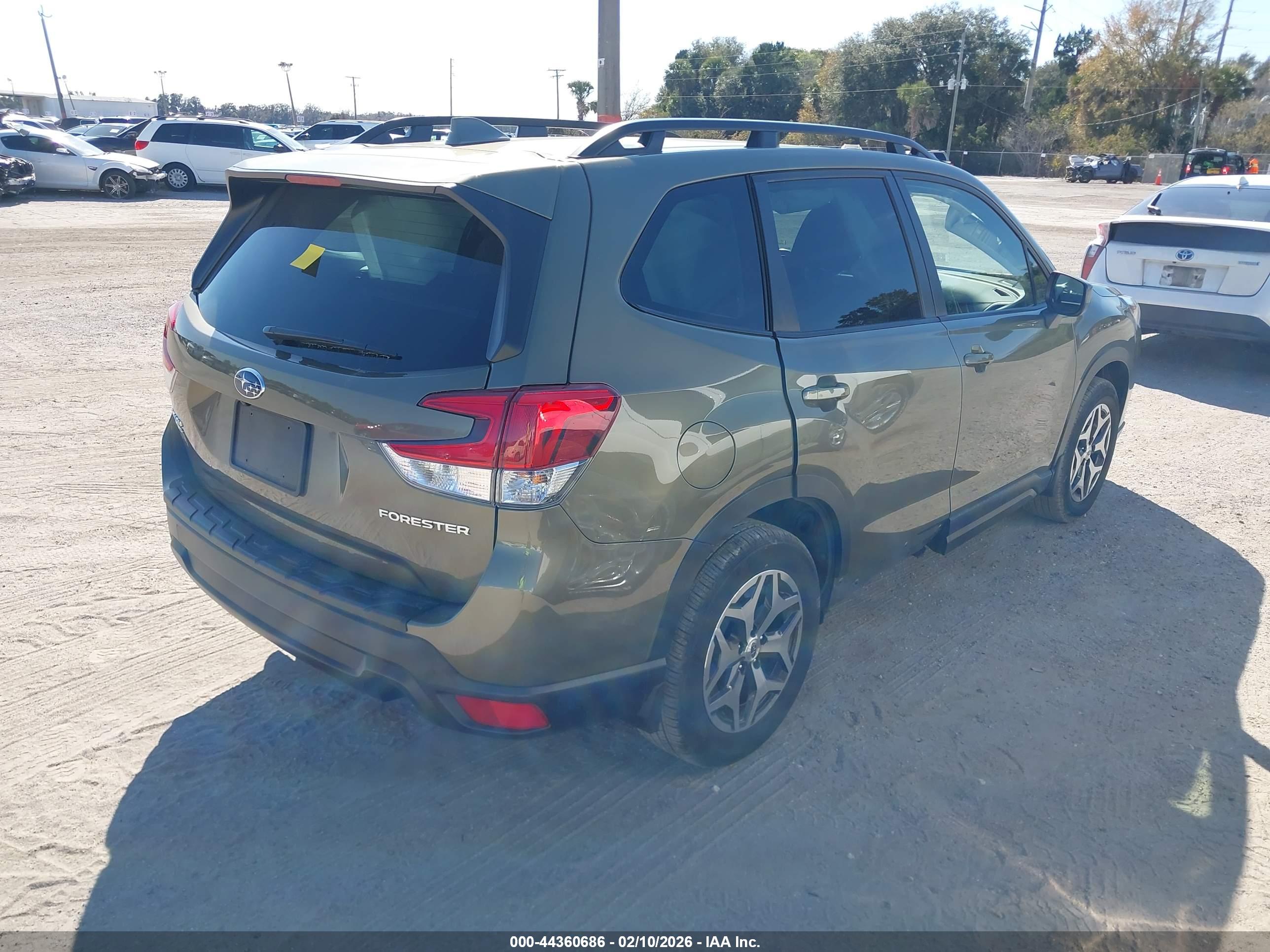 SUBARU FORESTER image 4