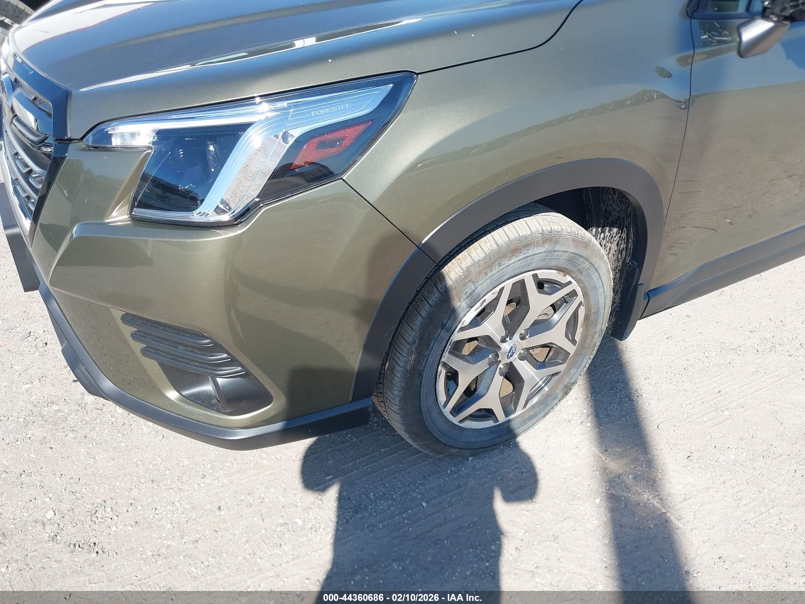 SUBARU FORESTER image 6