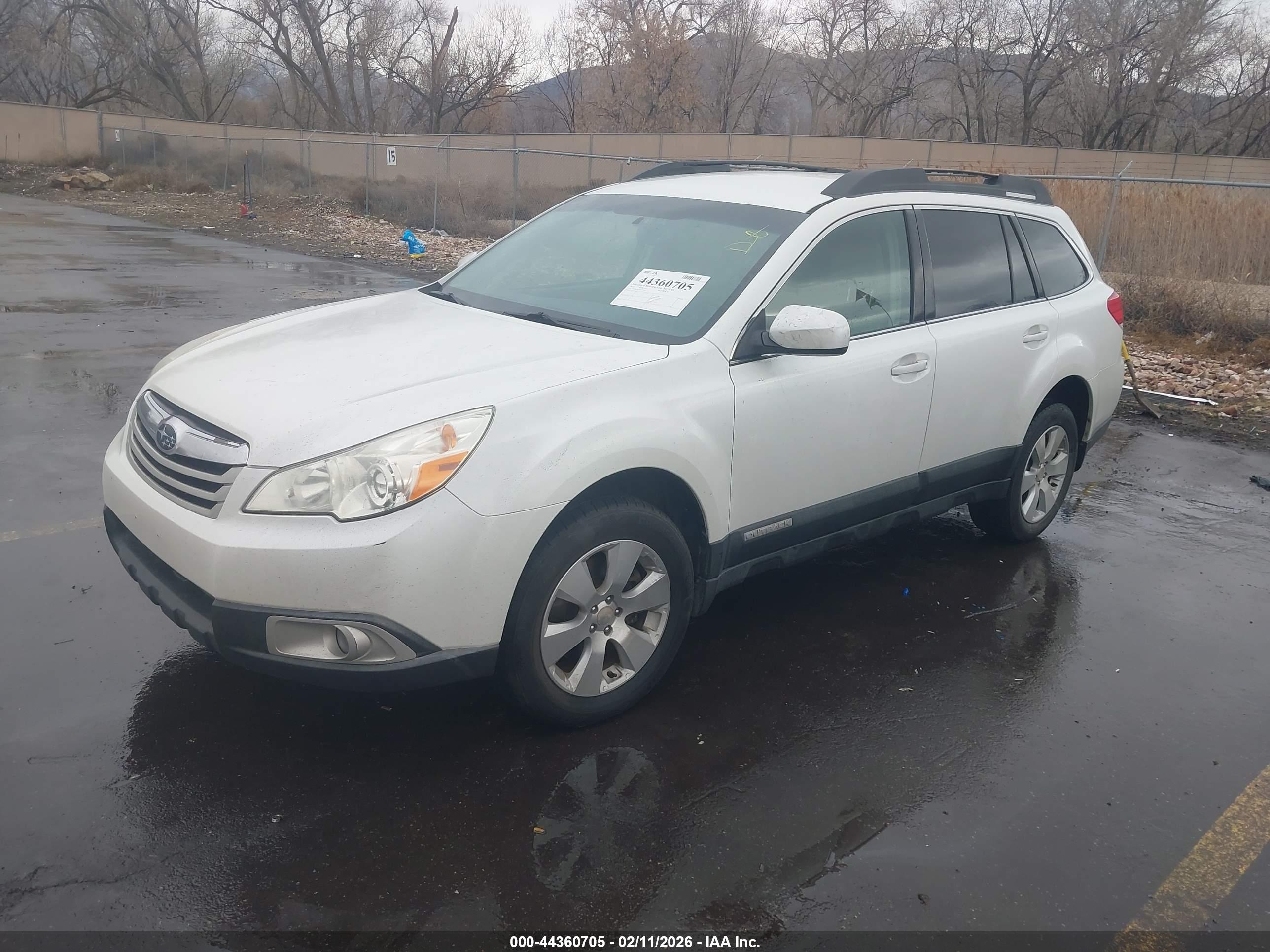 SUBARU OUTBACK image 2