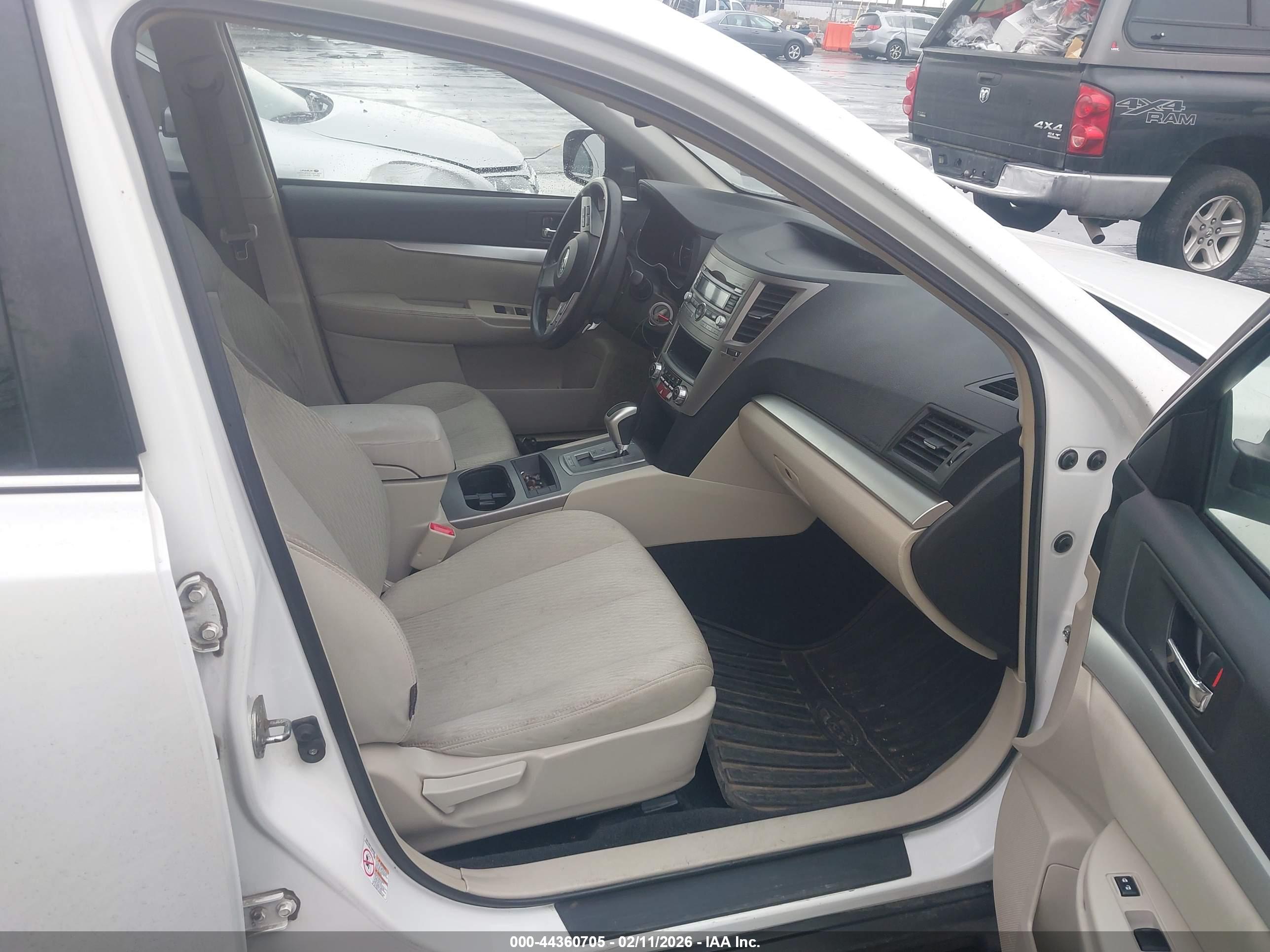 SUBARU OUTBACK image 5