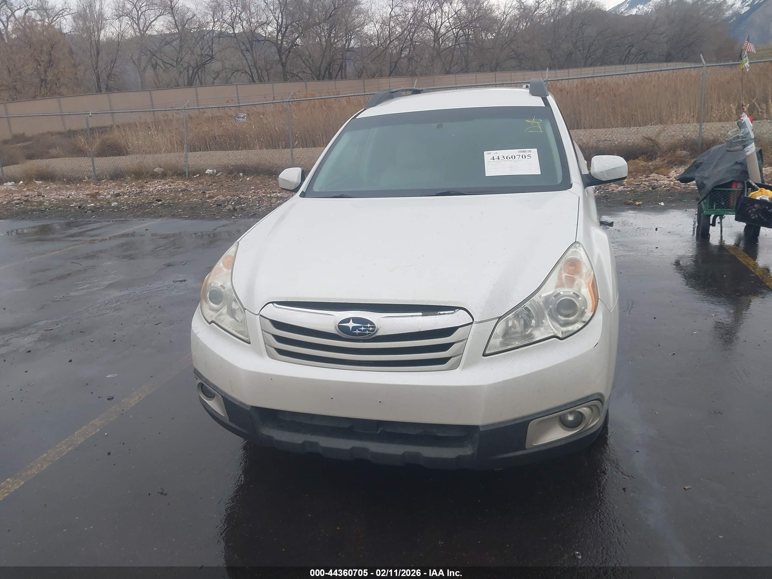 SUBARU OUTBACK image 6