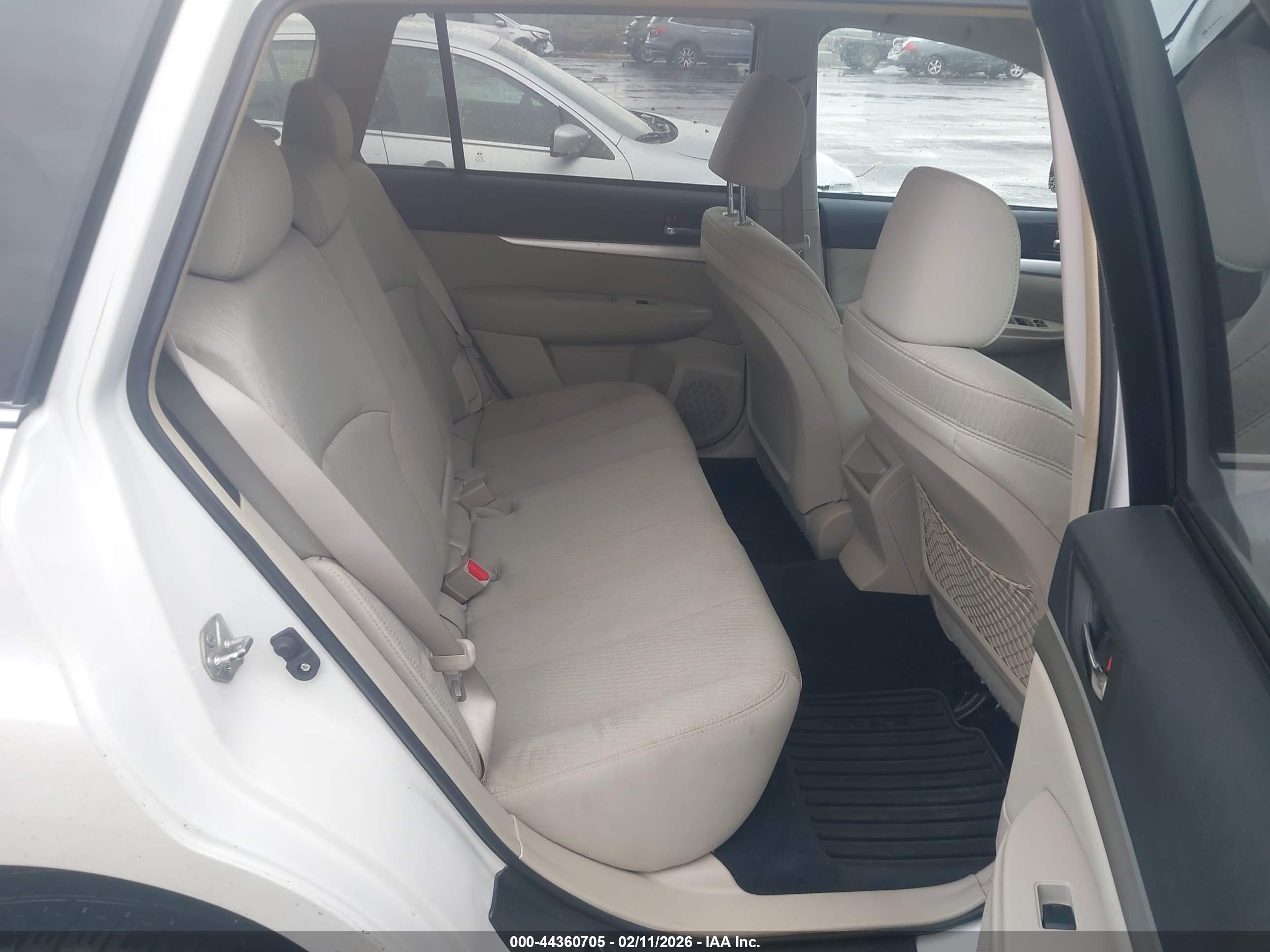 SUBARU OUTBACK image 8