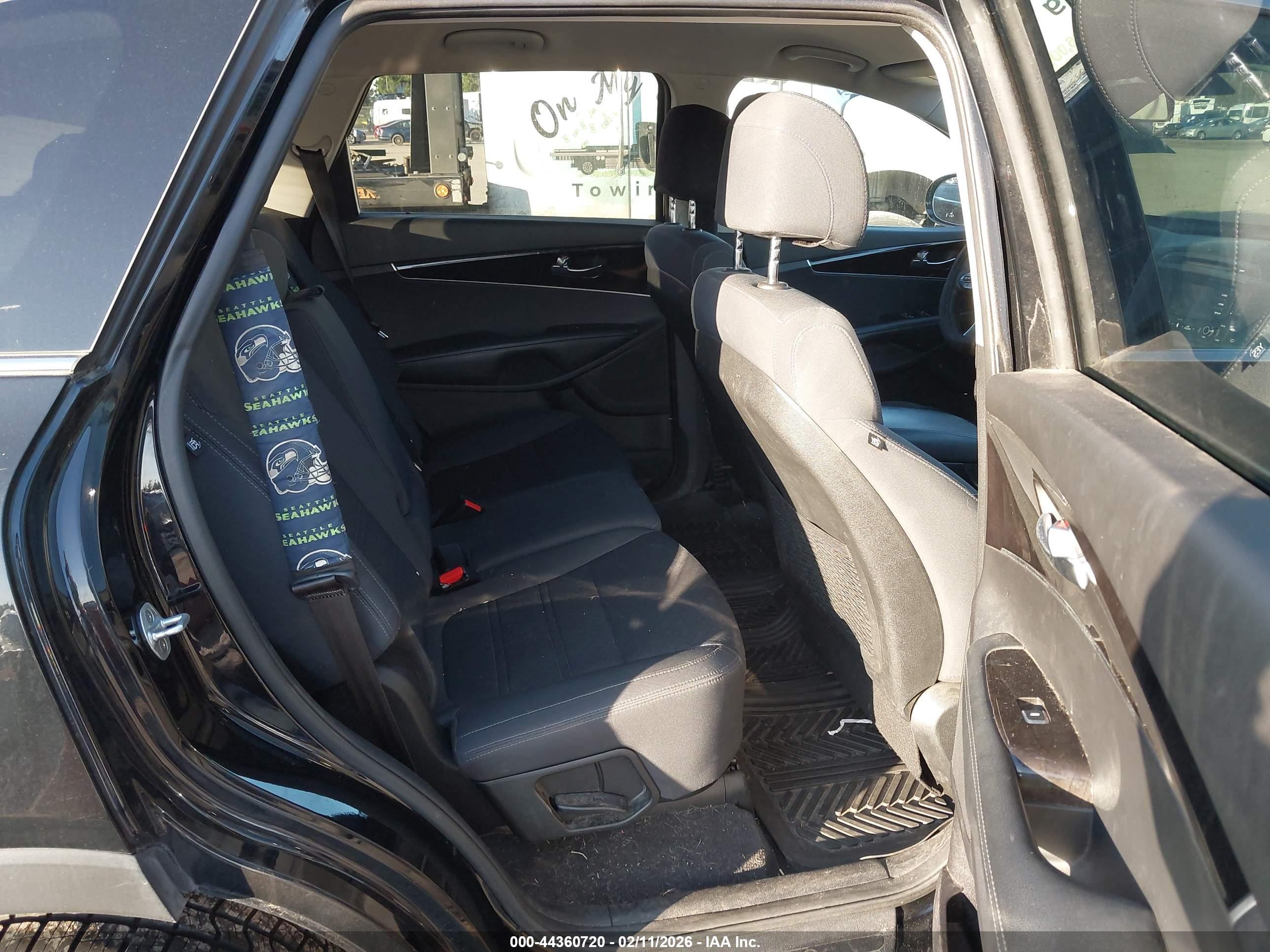 KIA SORENTO image 8