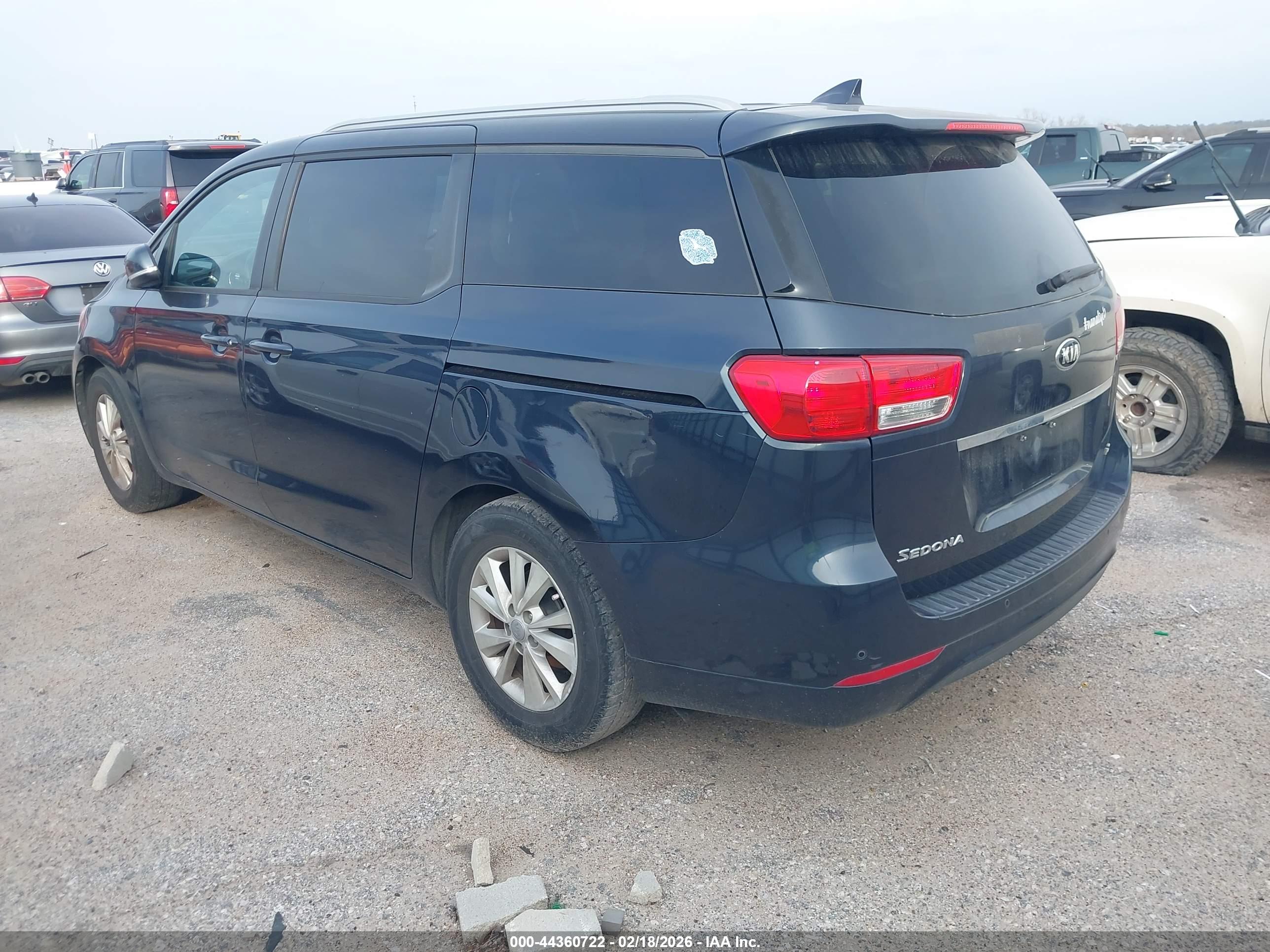 KIA SEDONA image 3