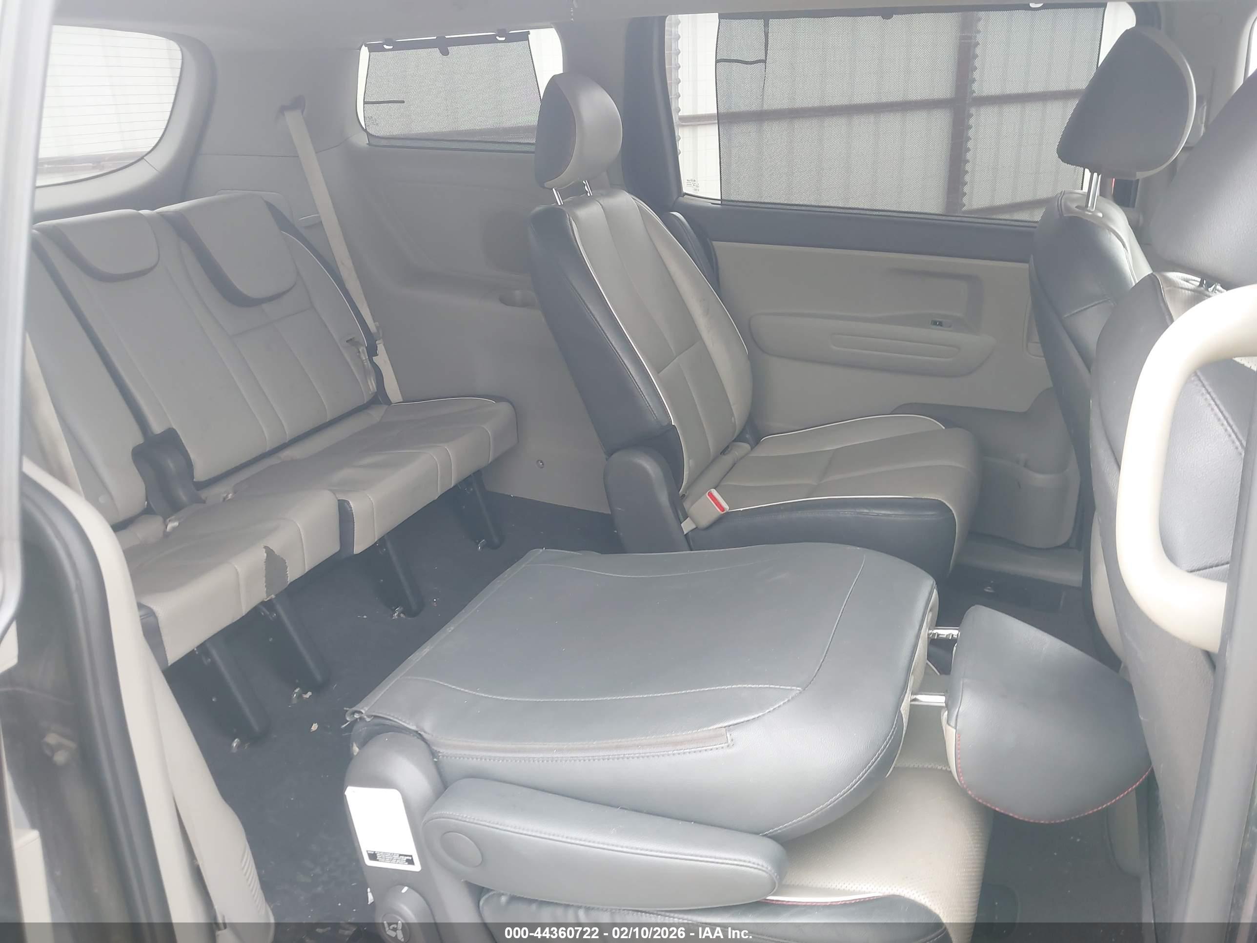 KIA SEDONA image 8