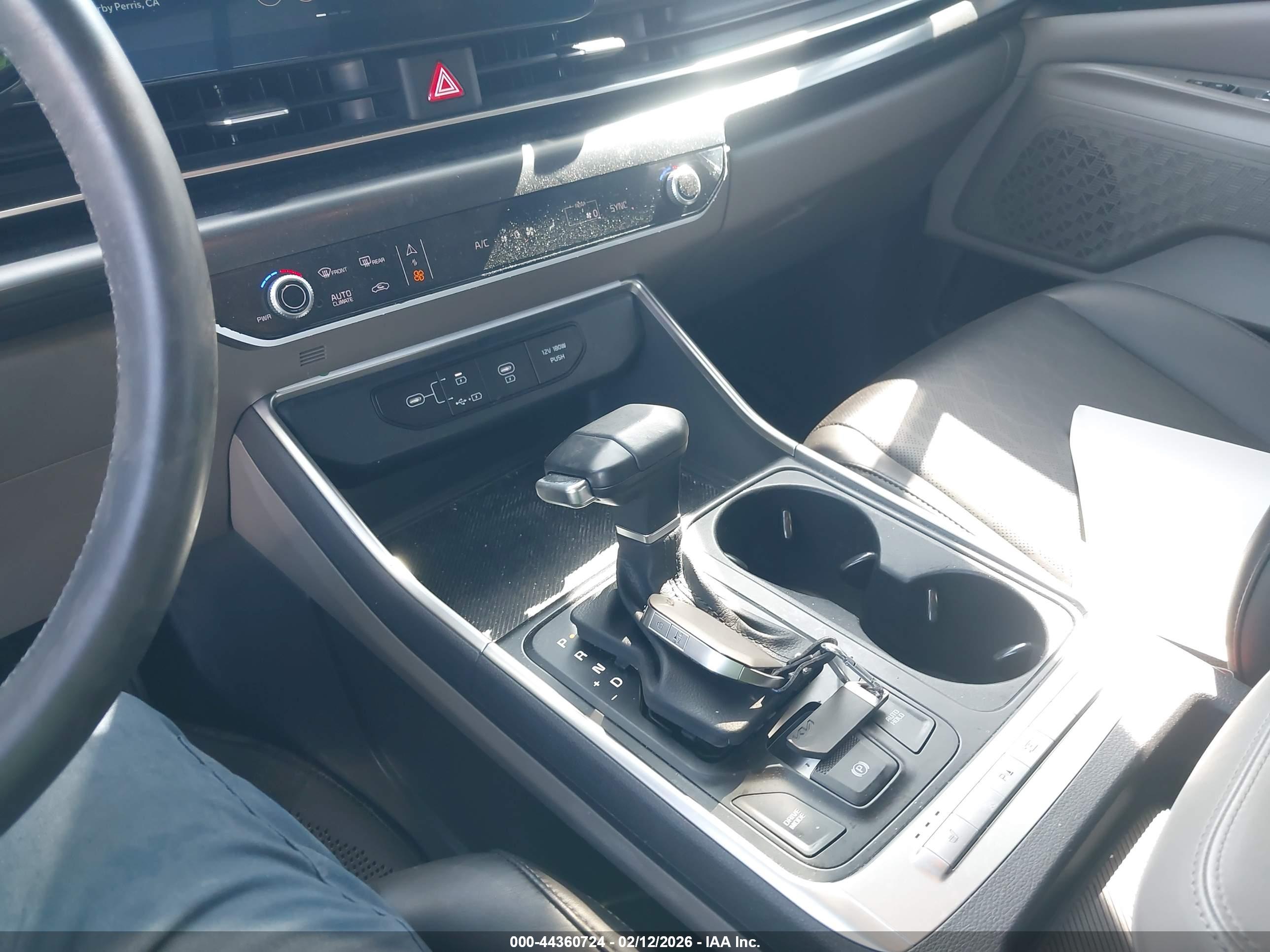 KIA CARNIVAL image 11