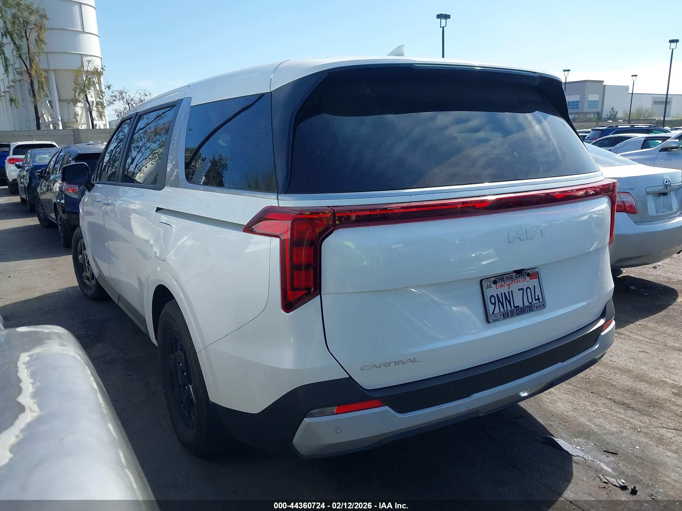KIA CARNIVAL image 3
