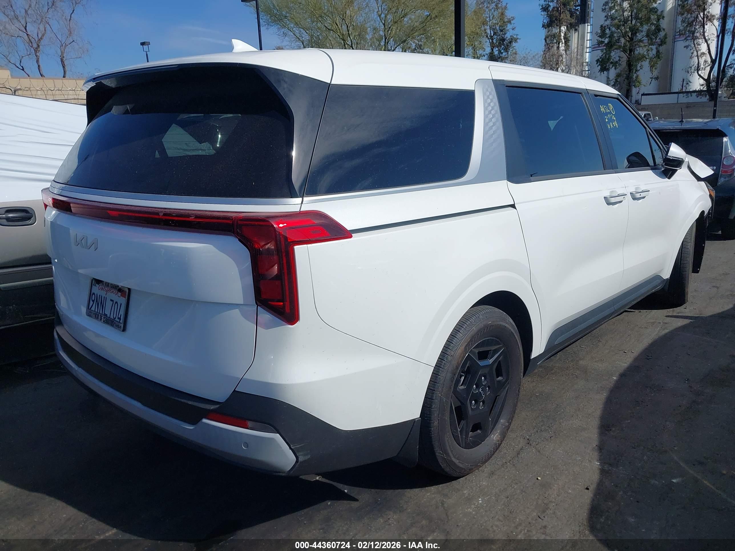 KIA CARNIVAL image 4