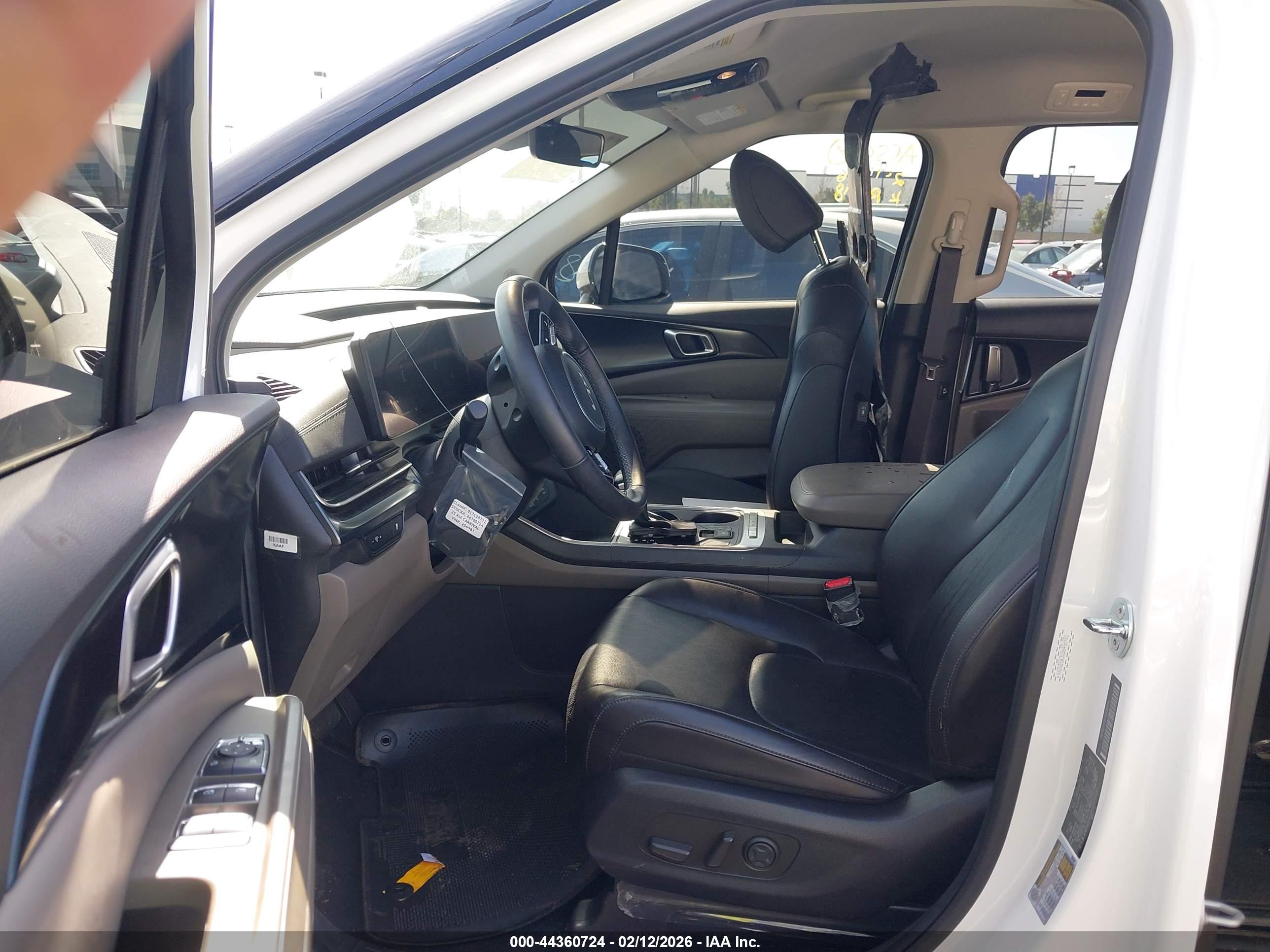 KIA CARNIVAL image 5