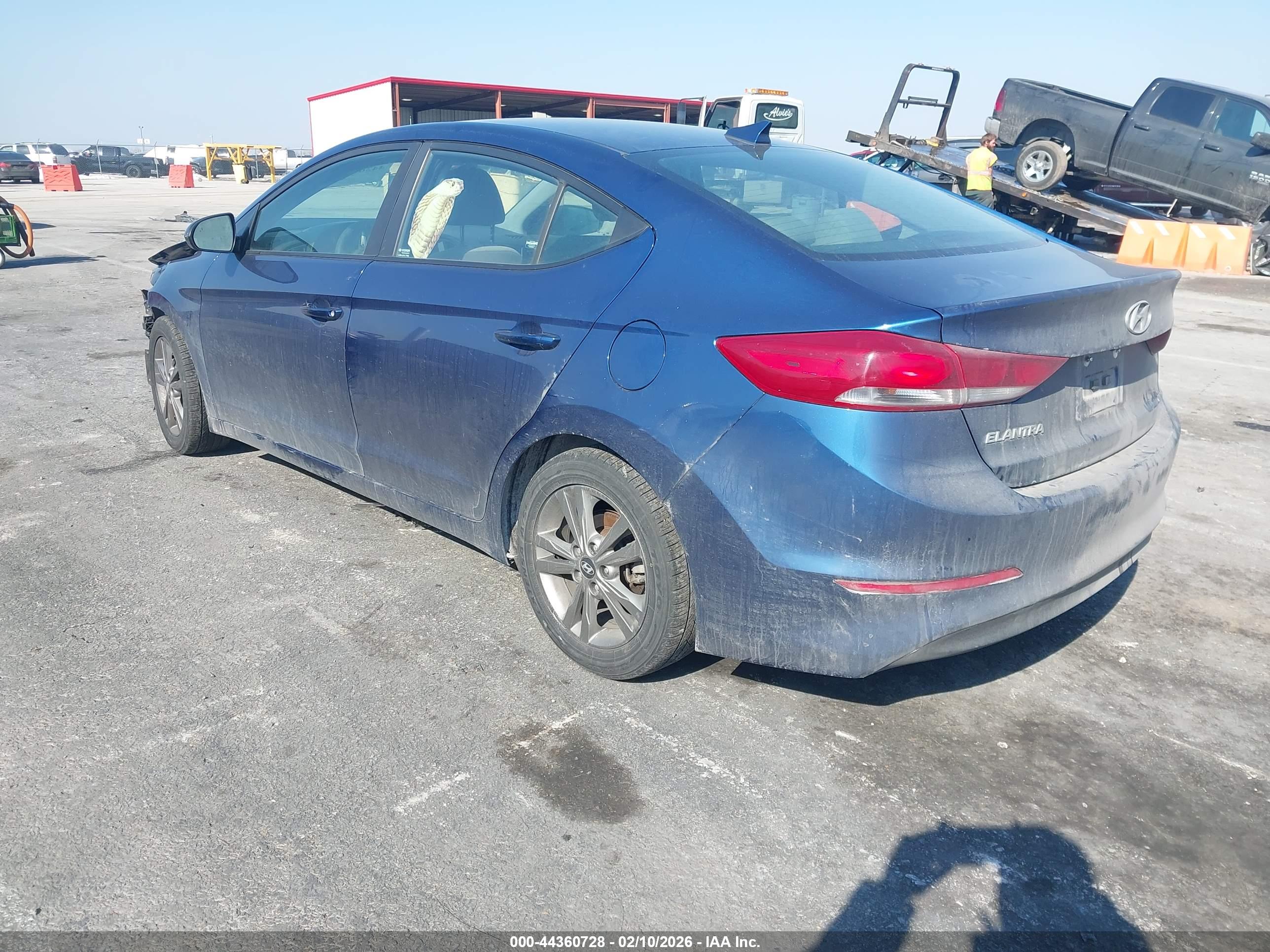 HYUNDAI ELANTRA image 3