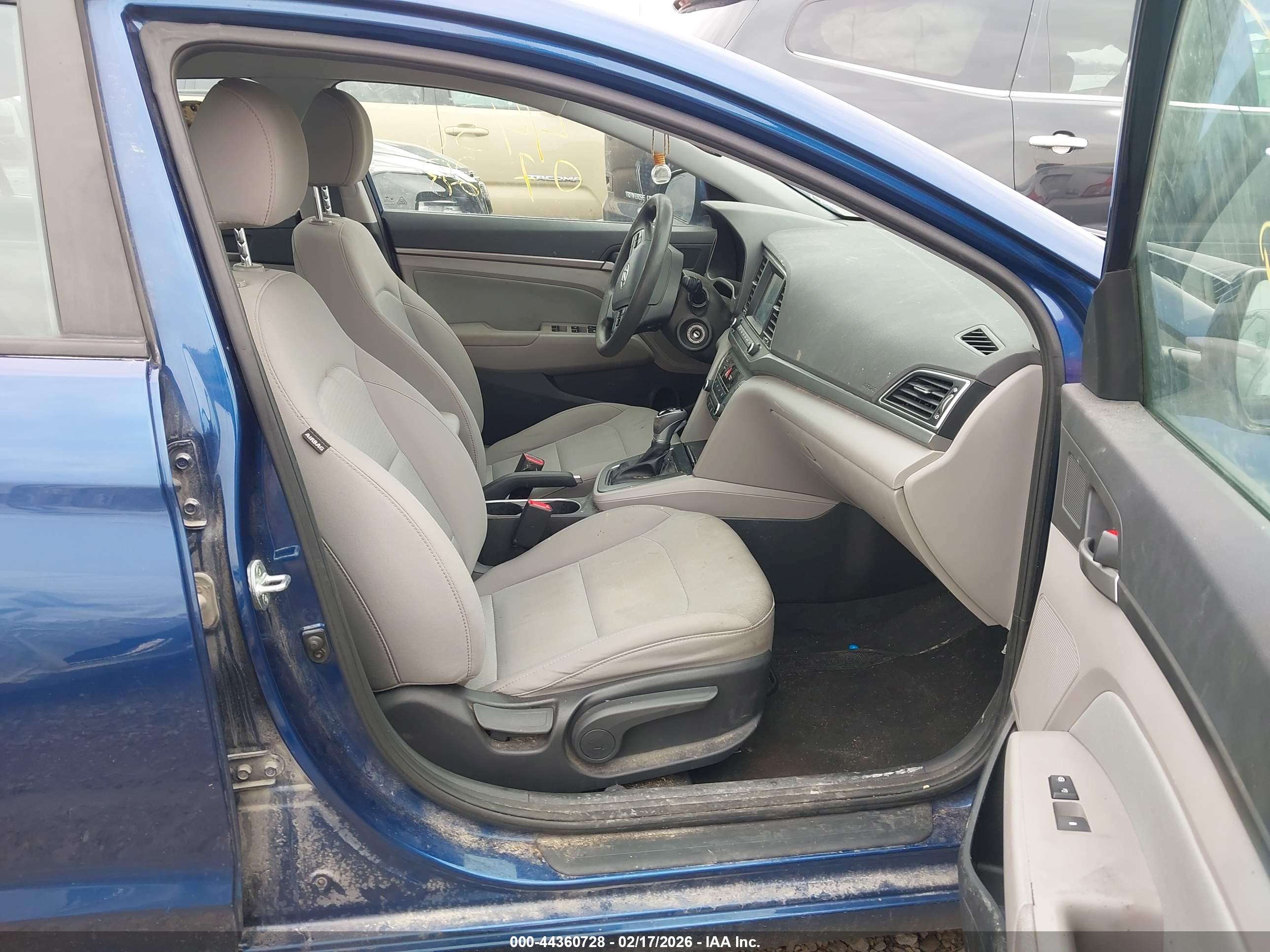 HYUNDAI ELANTRA image 5