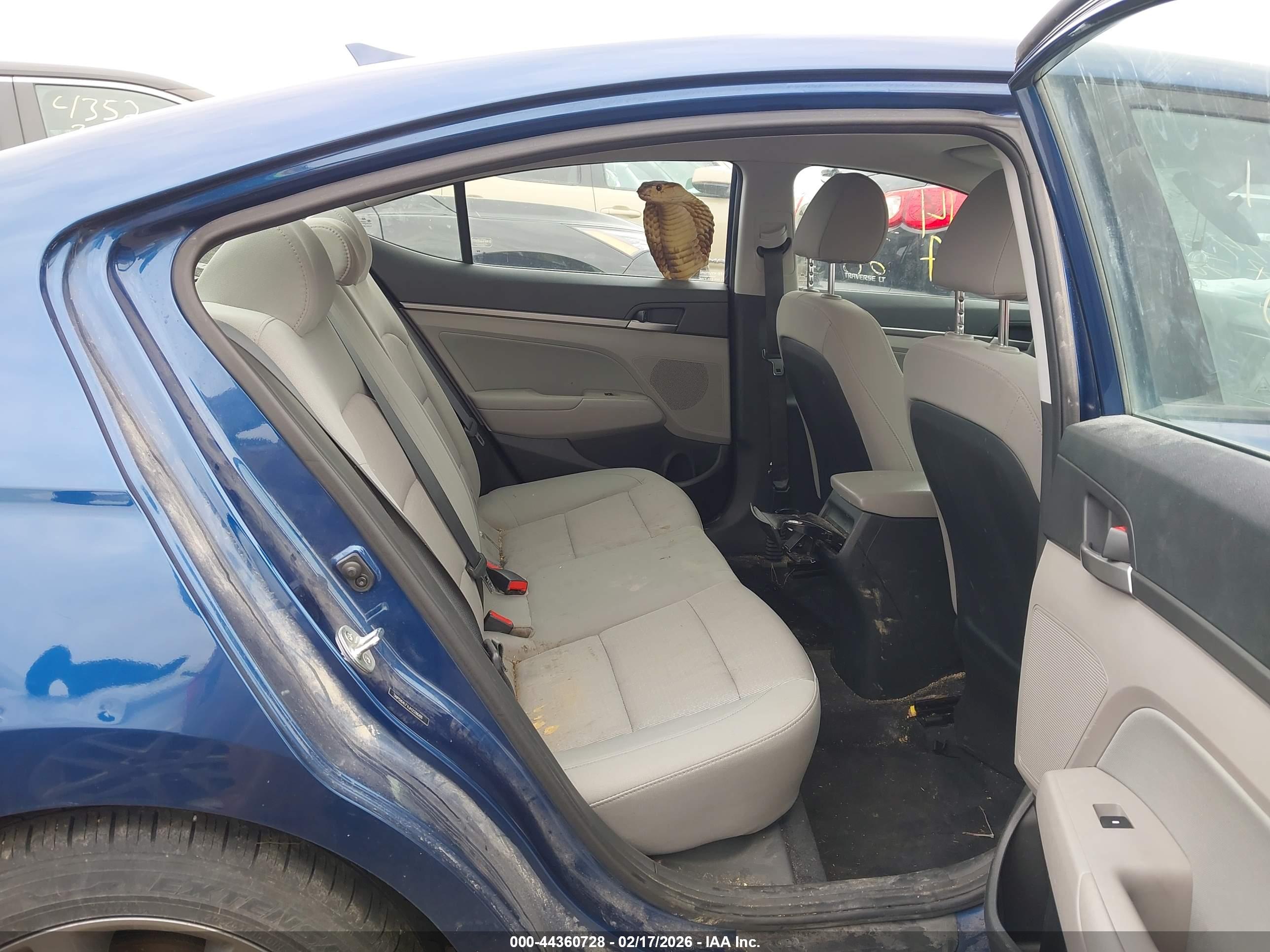 HYUNDAI ELANTRA image 8
