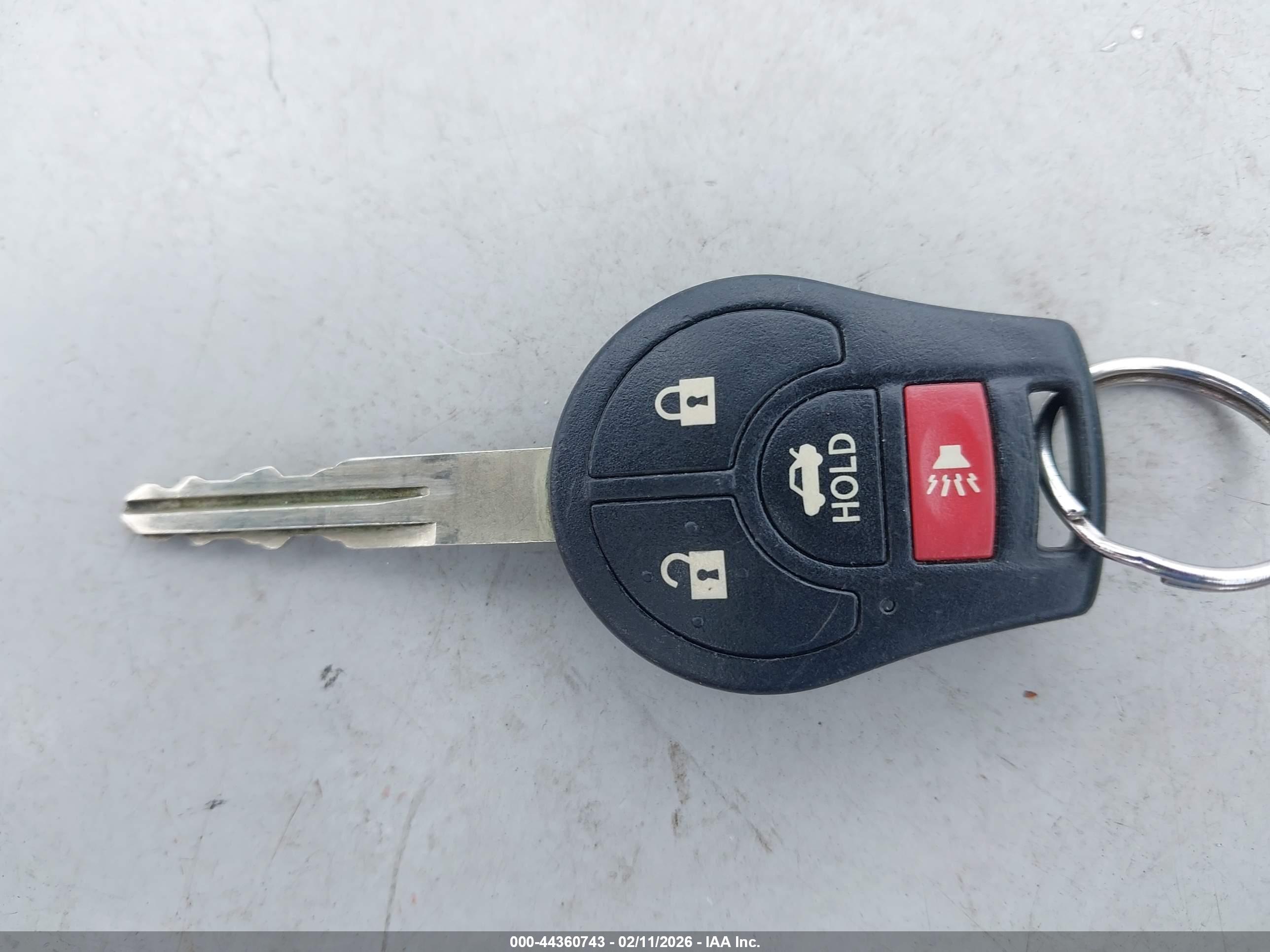 NISSAN VERSA image 11