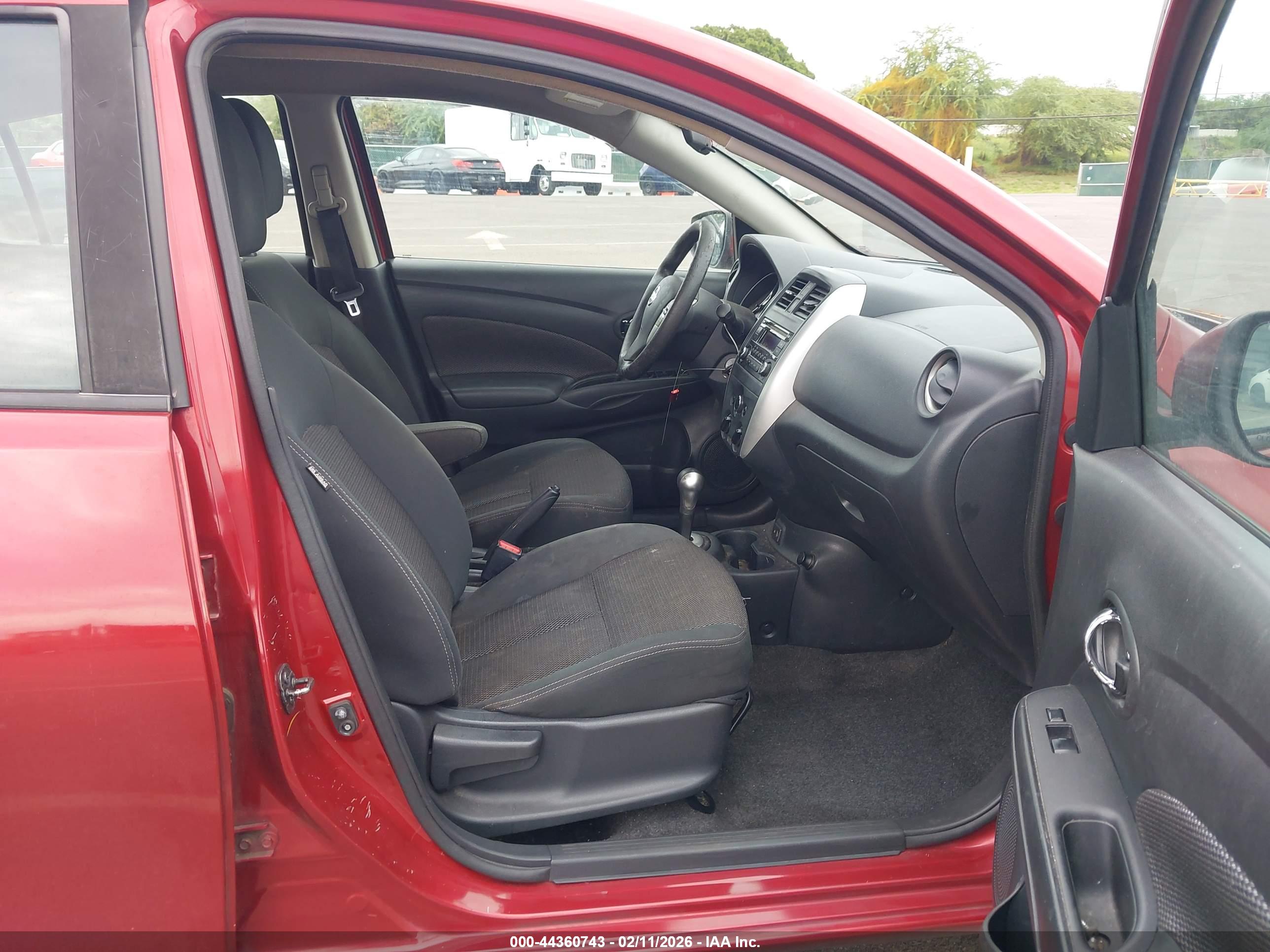 NISSAN VERSA image 5