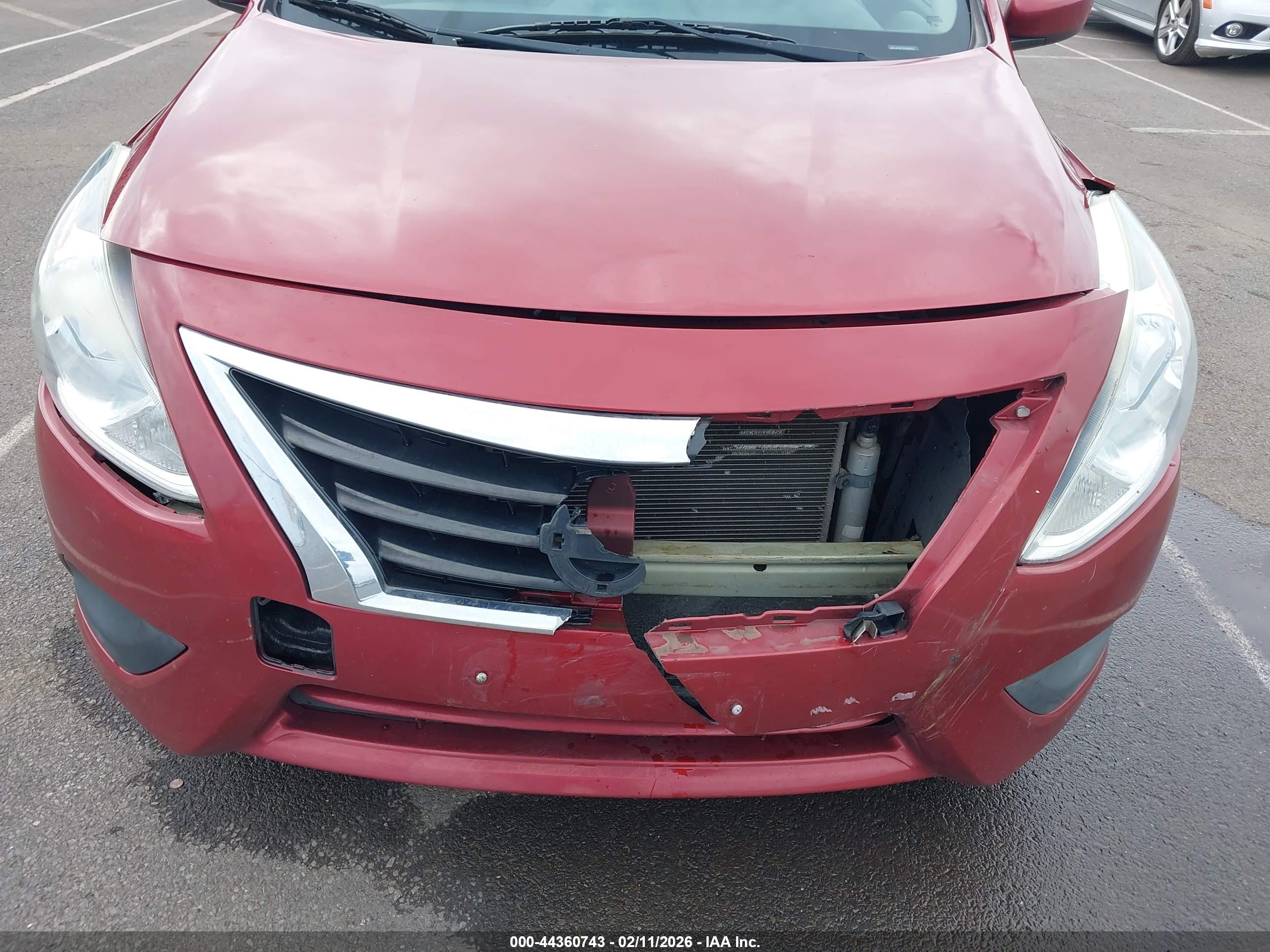 NISSAN VERSA image 6