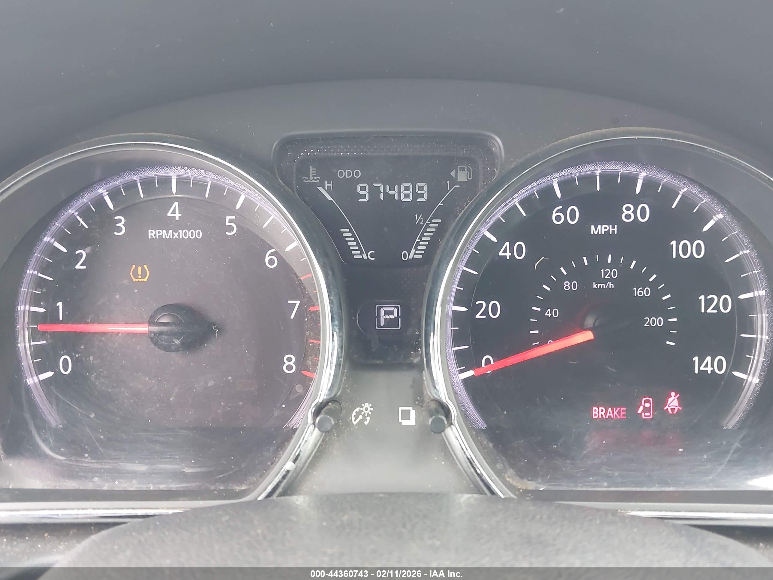 NISSAN VERSA image 7