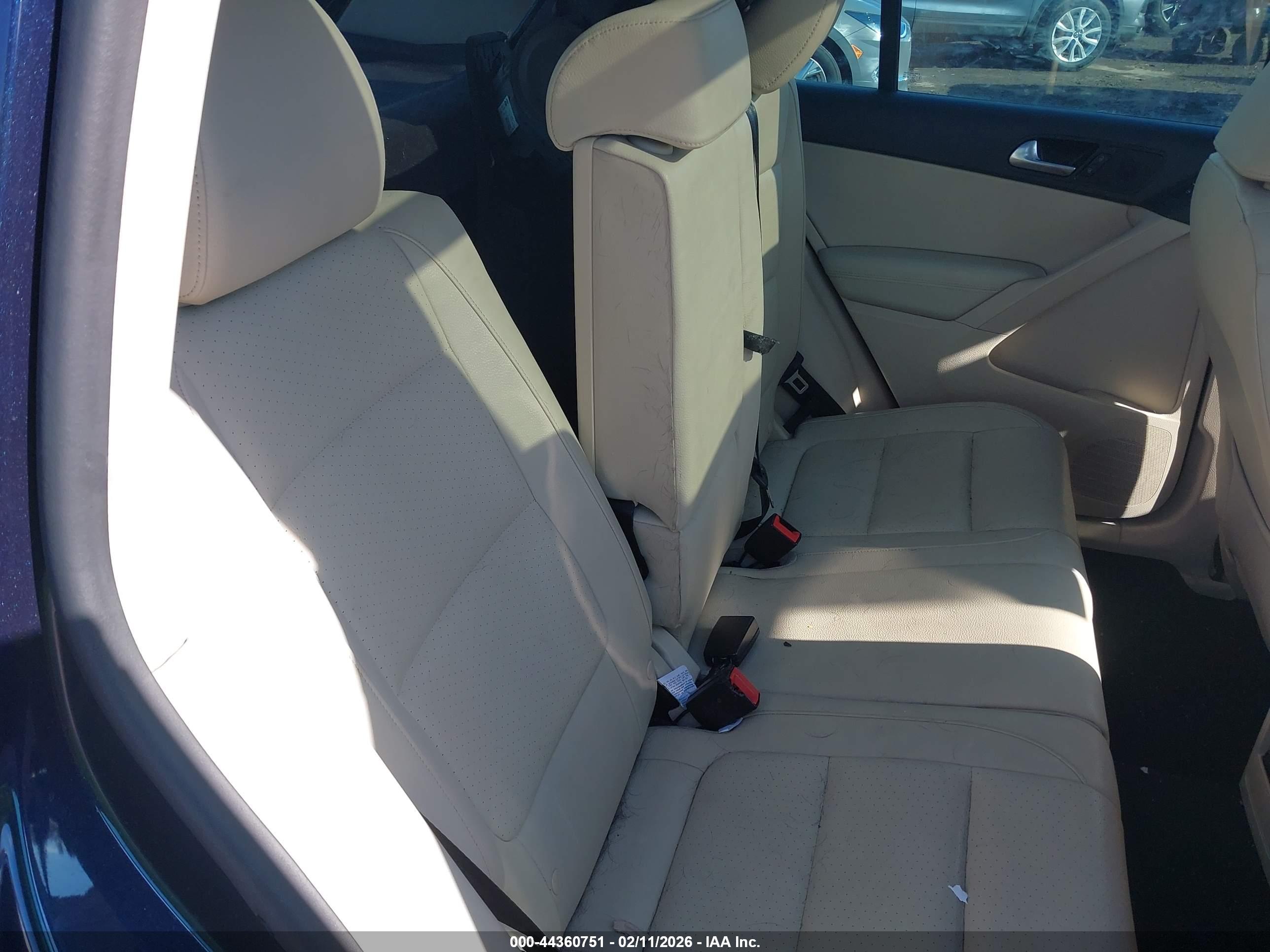 VOLKSWAGEN TIGUAN image 8