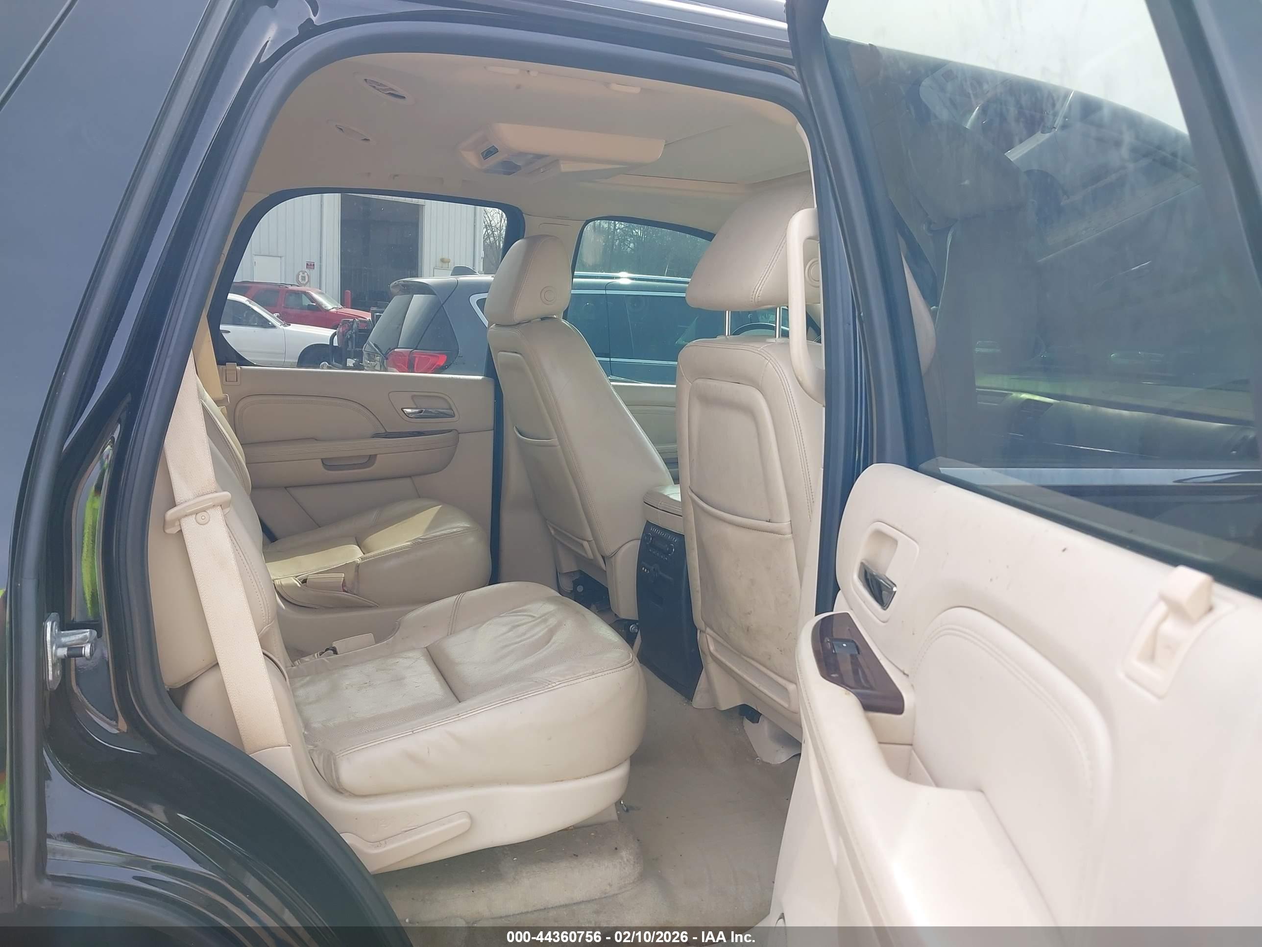 CADILLAC ESCALADE image 8