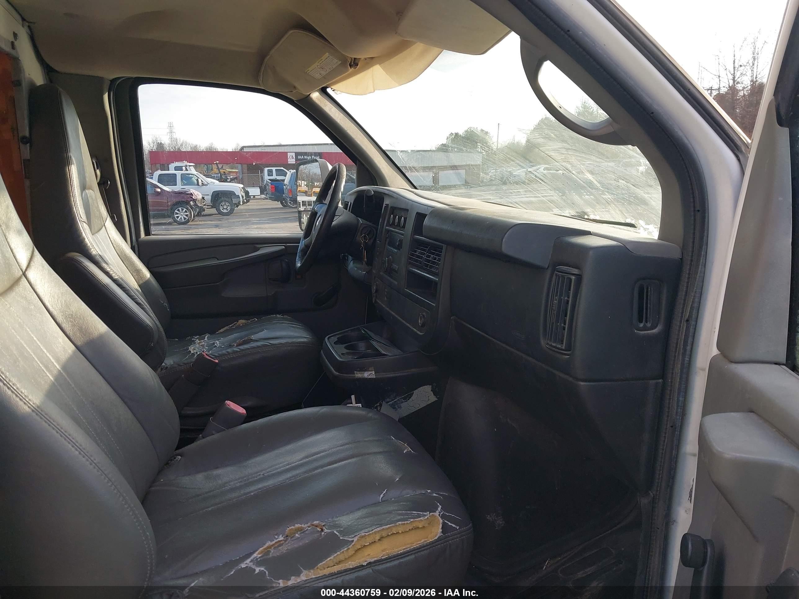 CHEVROLET EXPRESS image 8