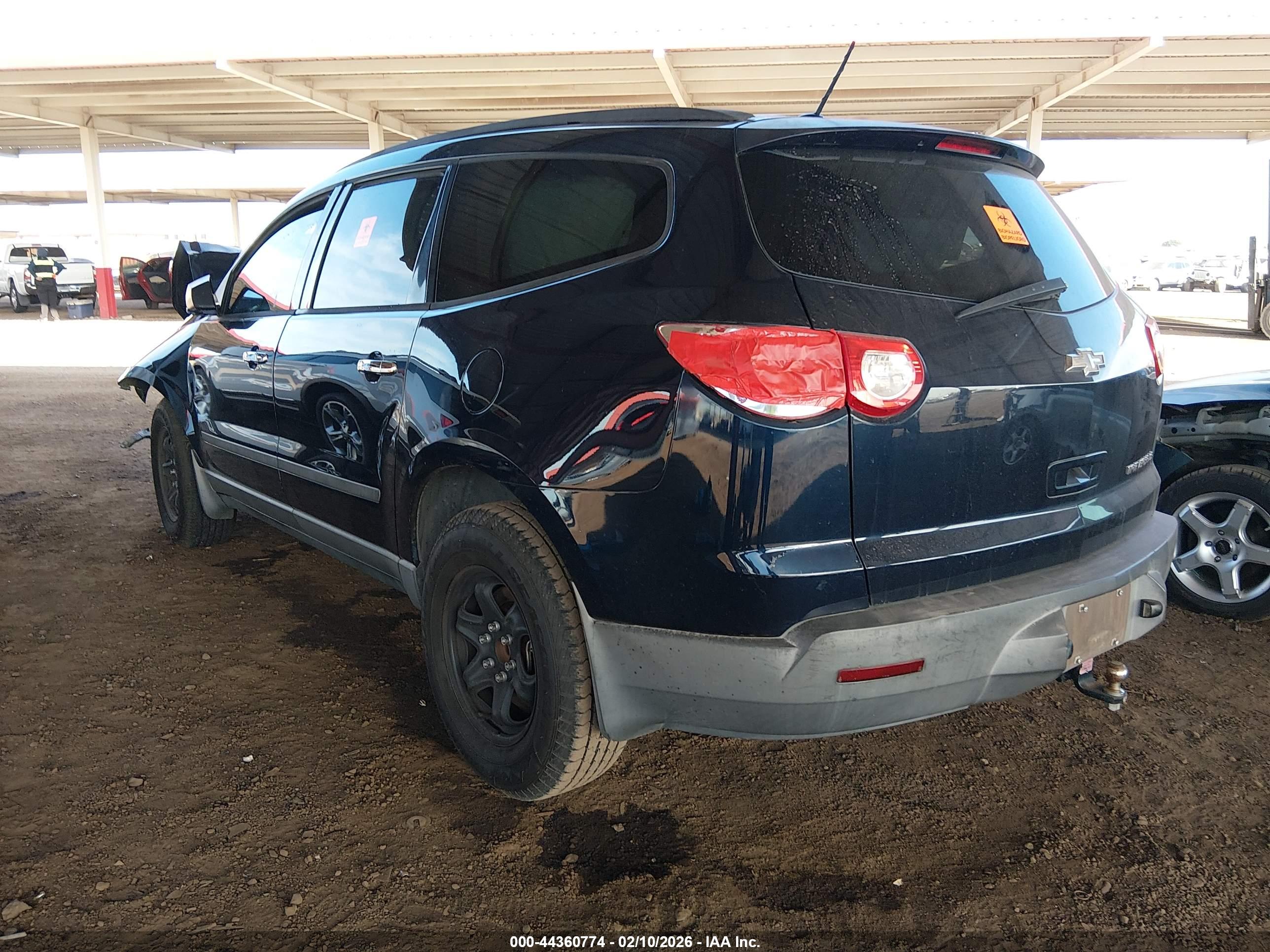 CHEVROLET TRAVERSE image 3
