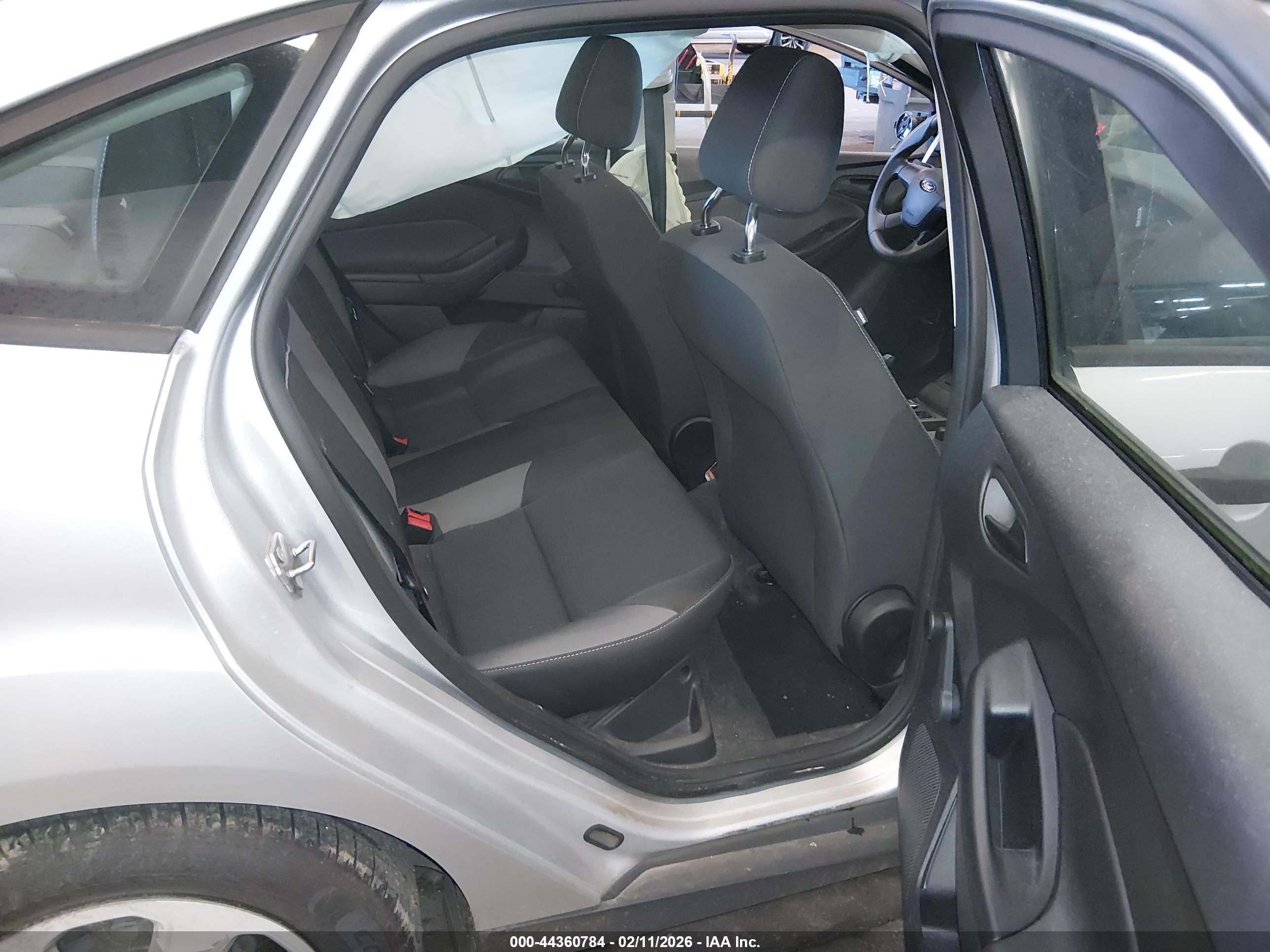 FORD FOCUS image 8