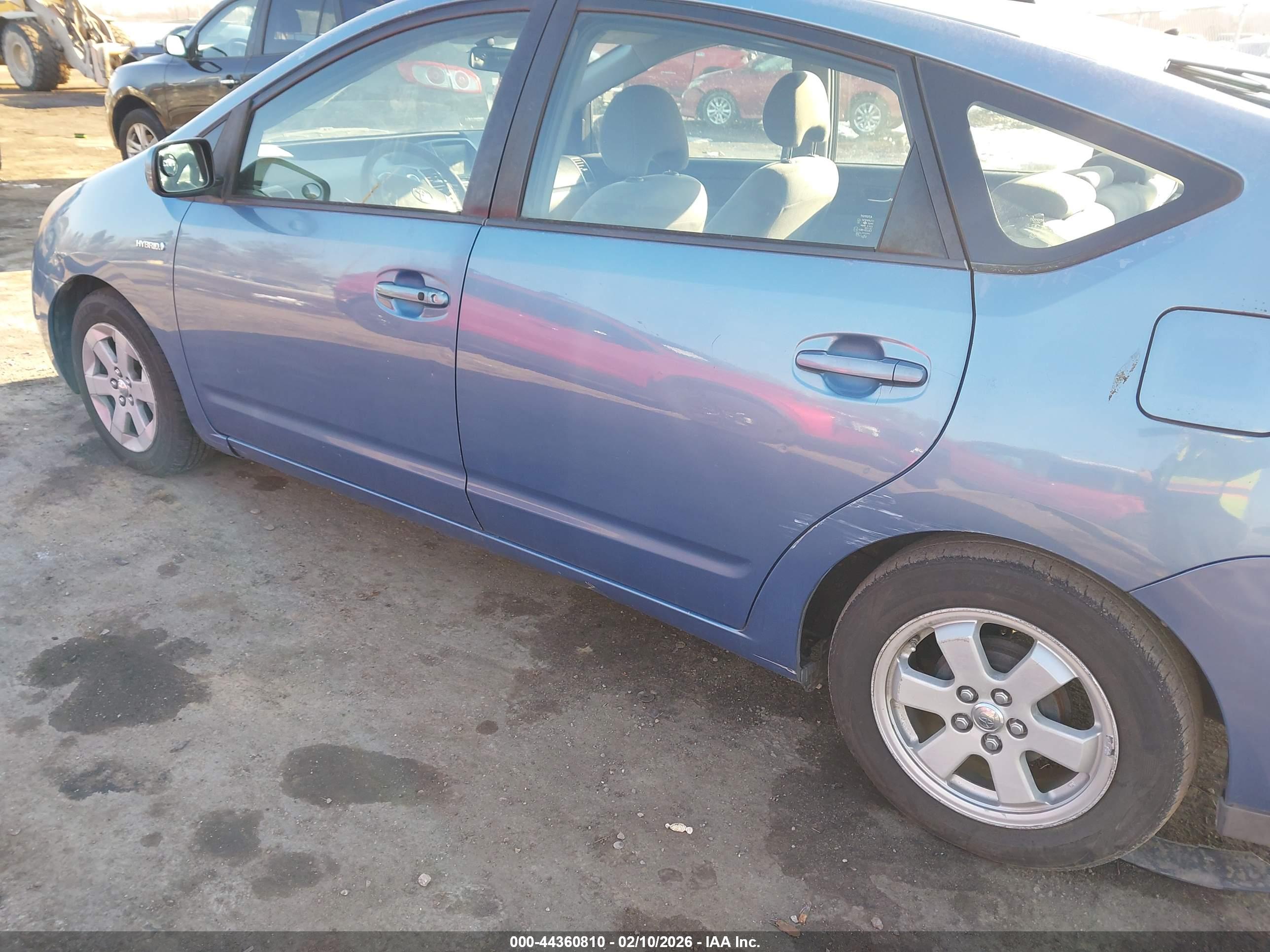 TOYOTA PRIUS image 6